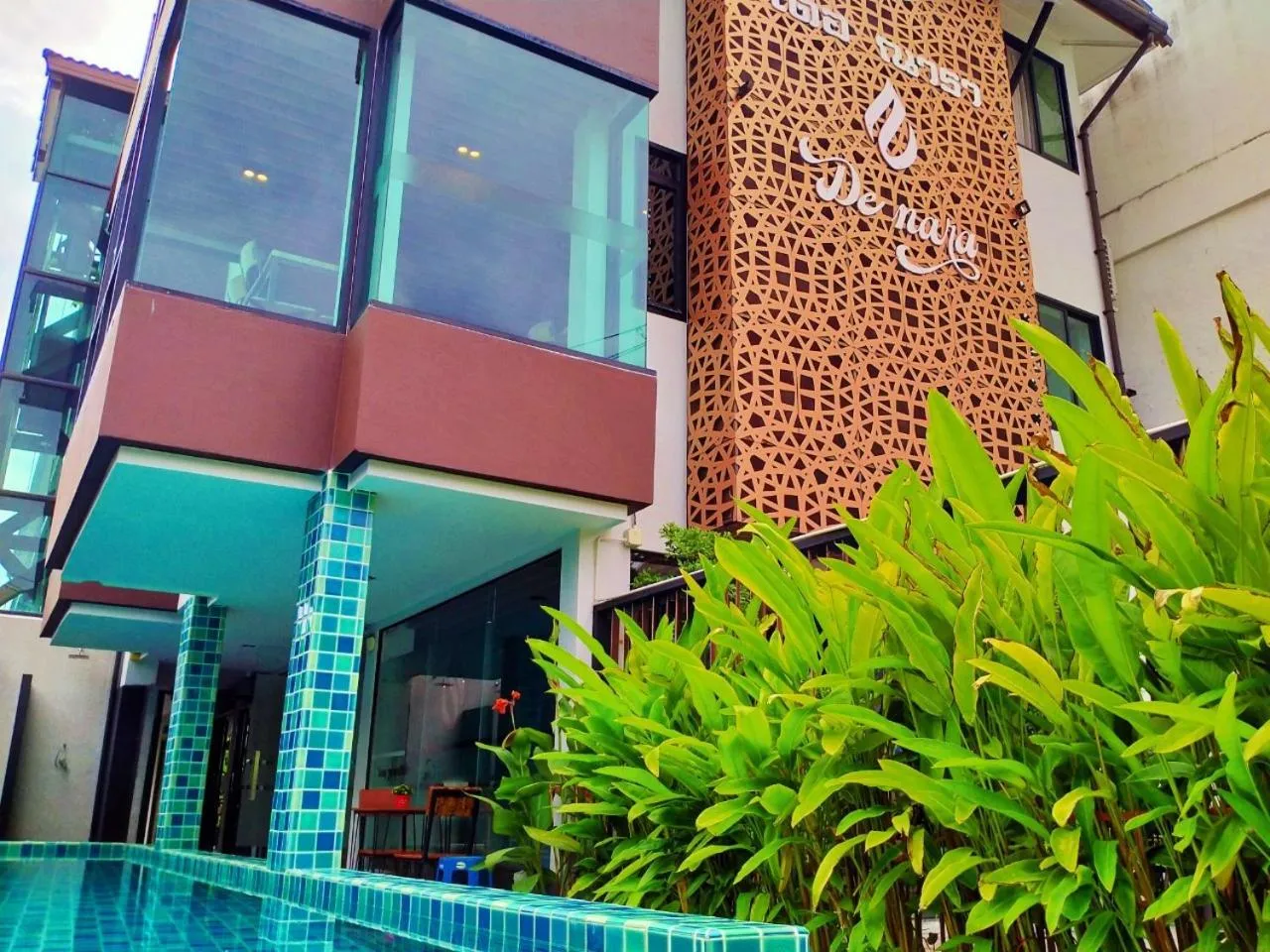 Pool view in Hotel De Nara