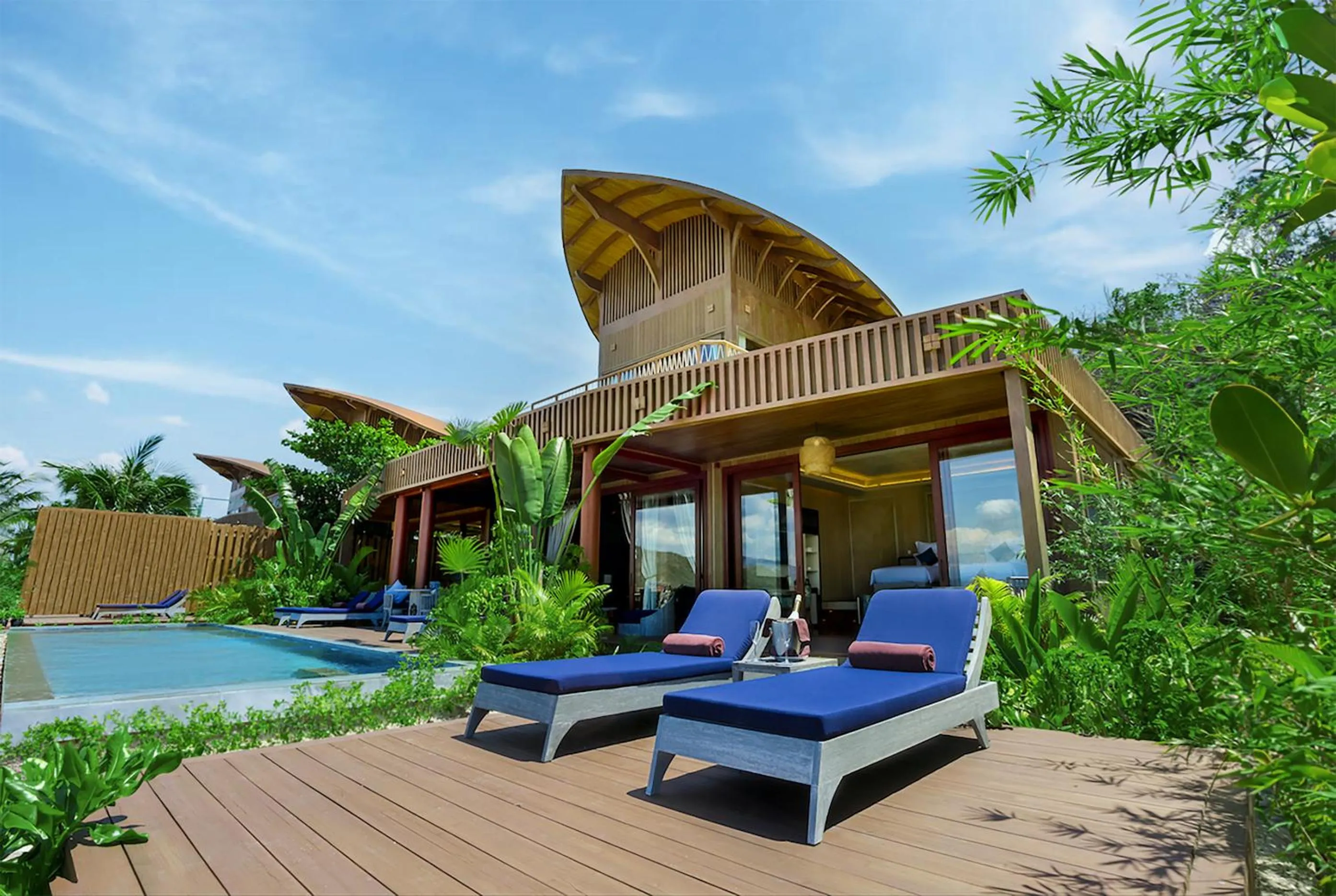 Swimming pool in An Lam Retreats Ninh Van Bay