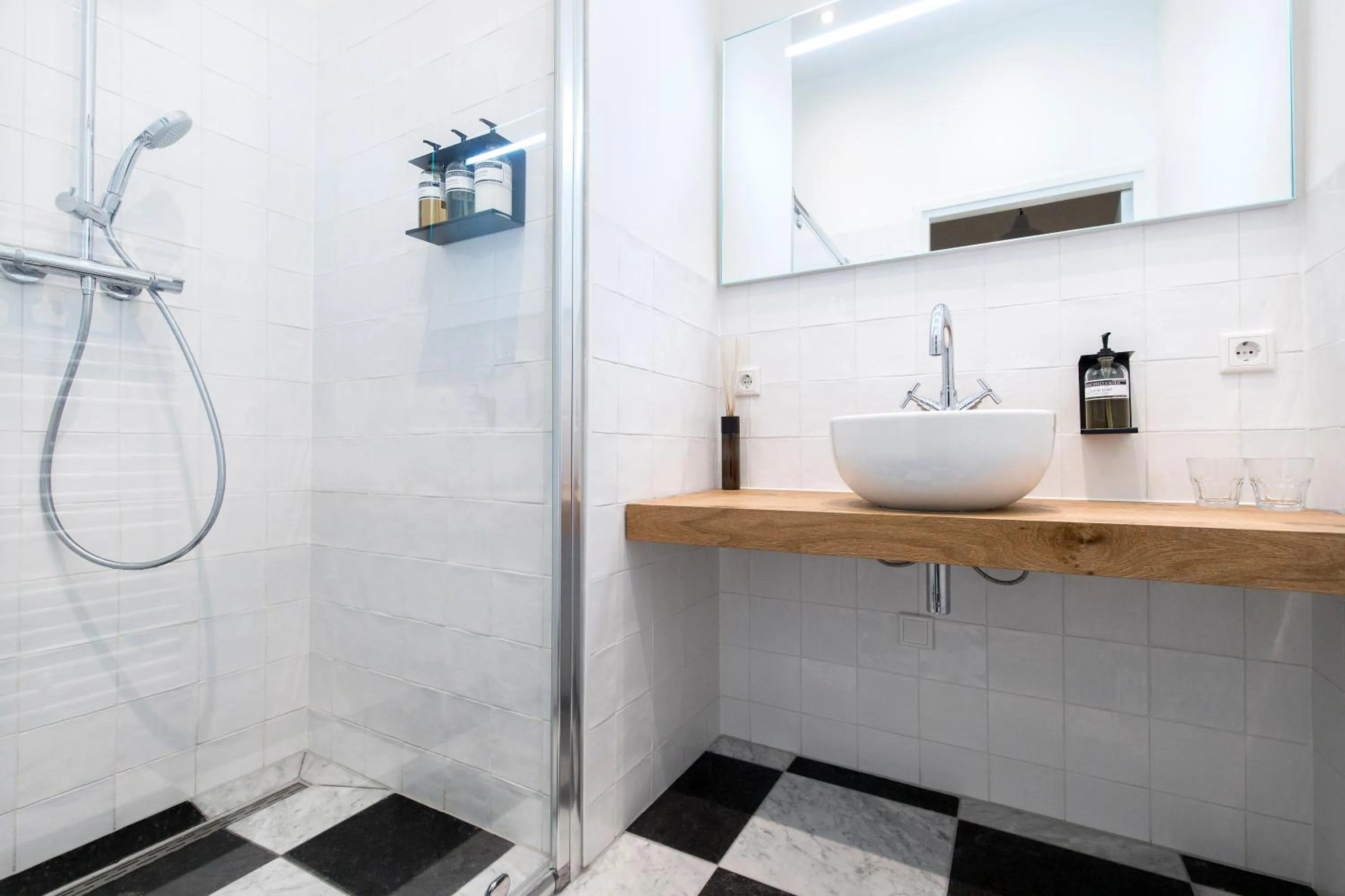 Shower in Uylenhof Hotel