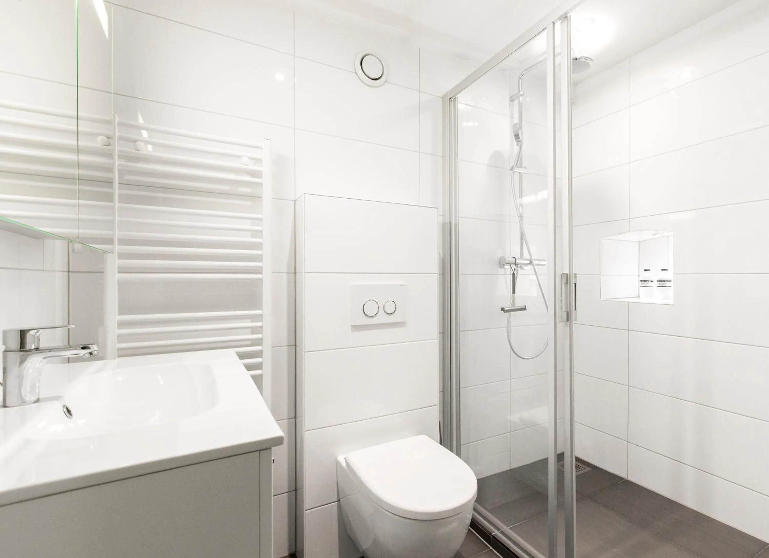 Shower in Uylenhof Hotel