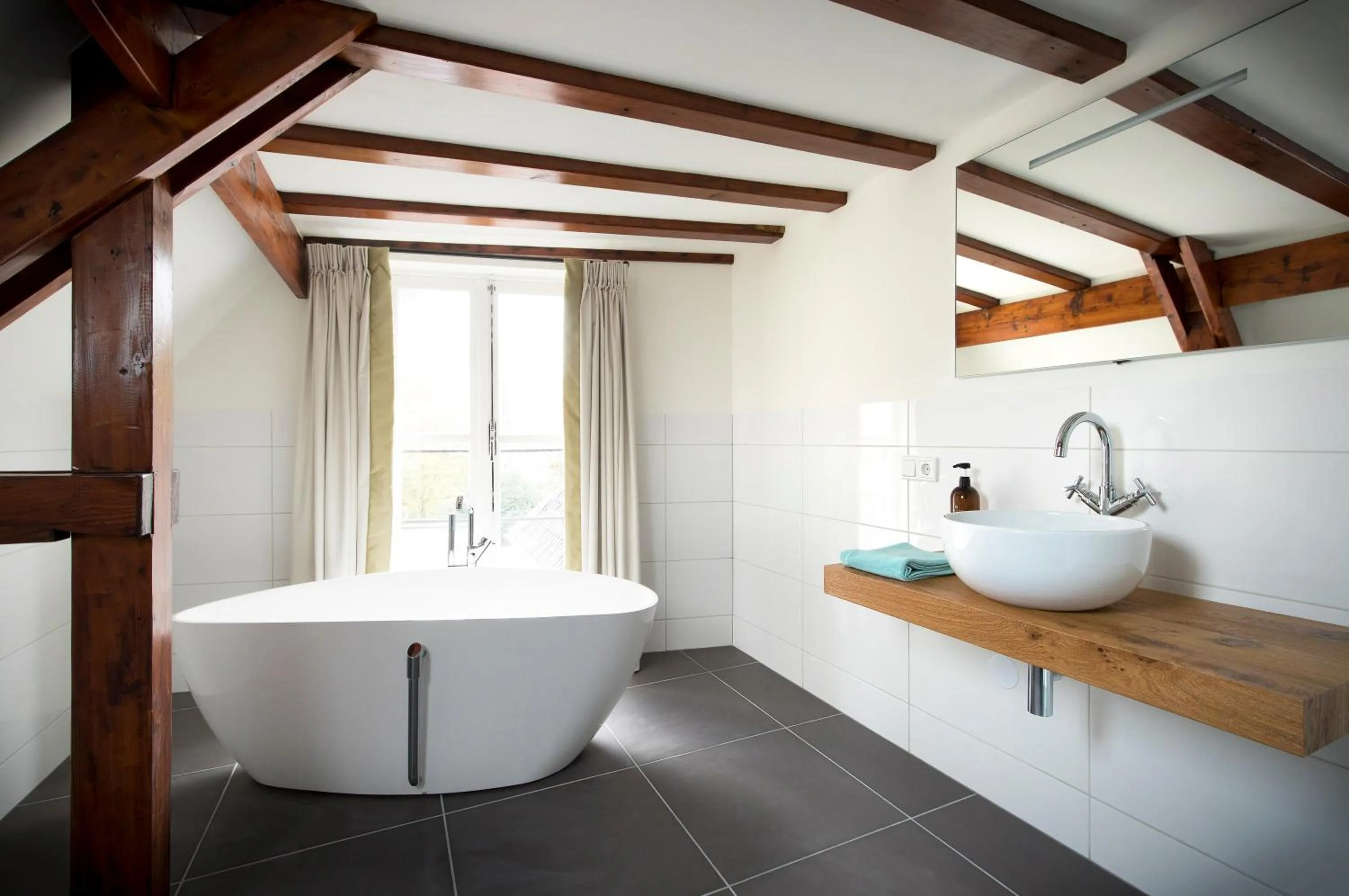 Bathroom in Uylenhof Hotel