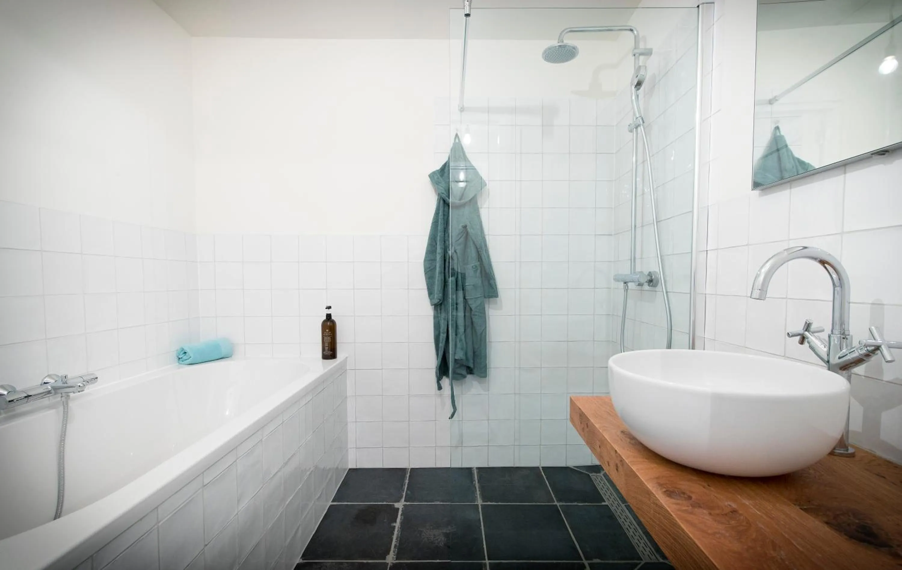 Bathroom in Uylenhof Hotel
