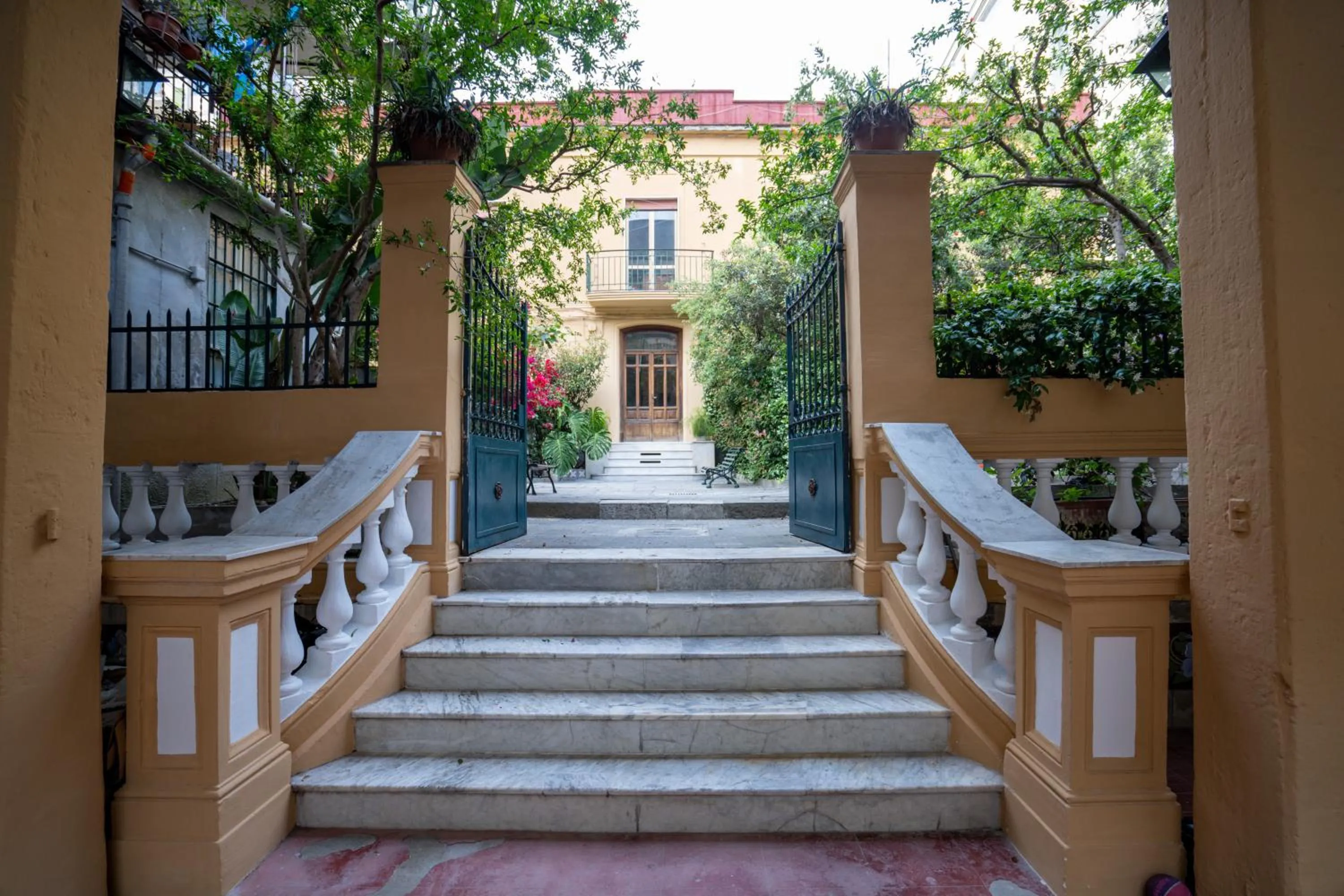 Facade/entrance in Atelier Inès Arts & Suites