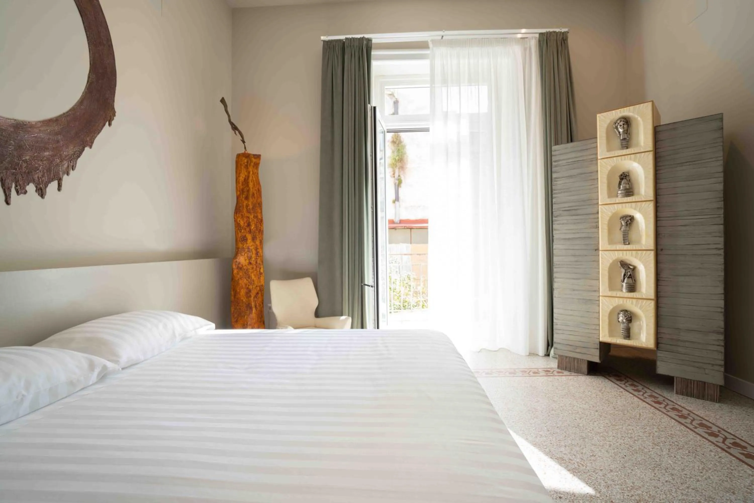 Bed in Atelier Inès Arts & Suites