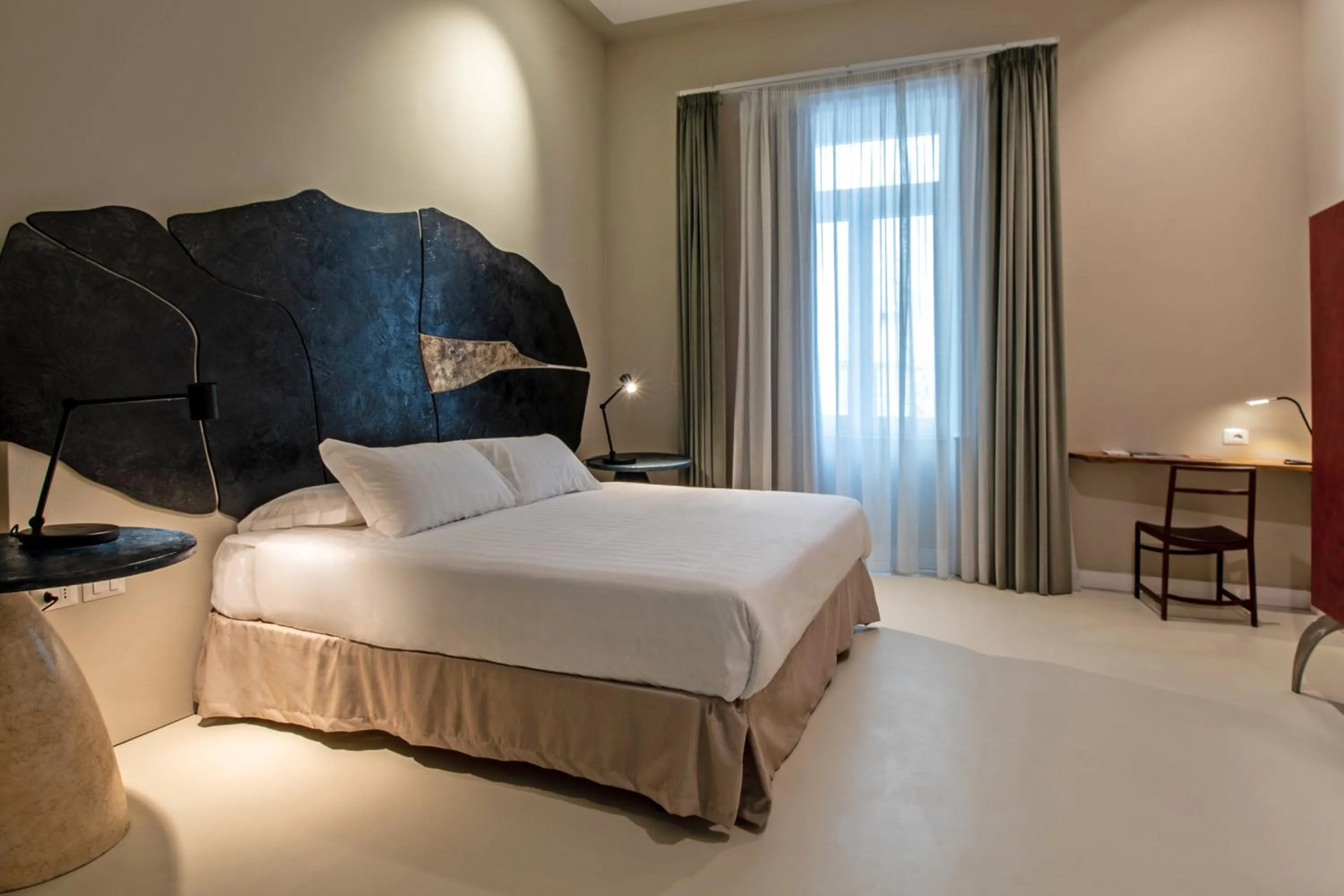 Bed in Atelier Inès Arts & Suites