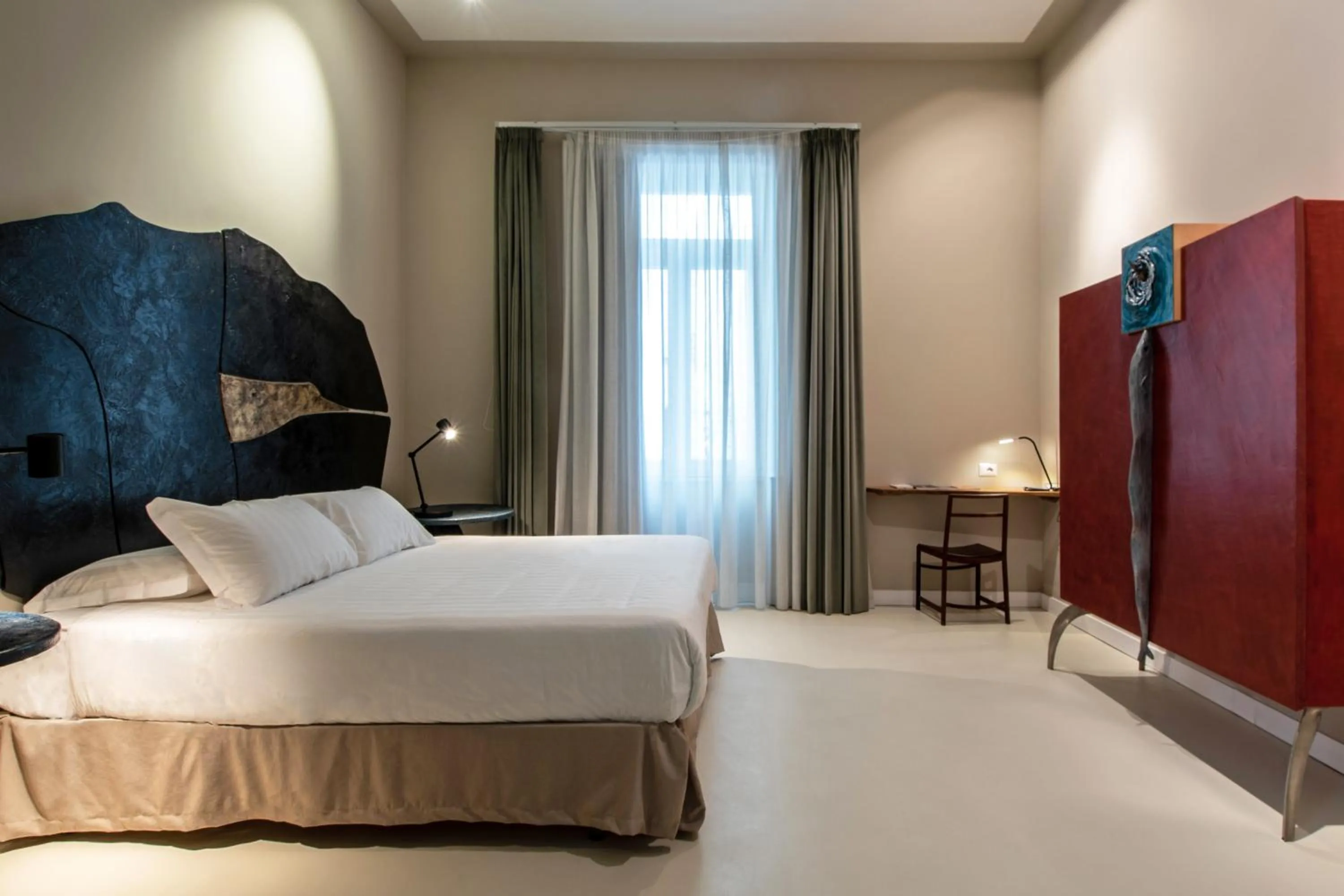 Bed in Atelier Inès Arts & Suites