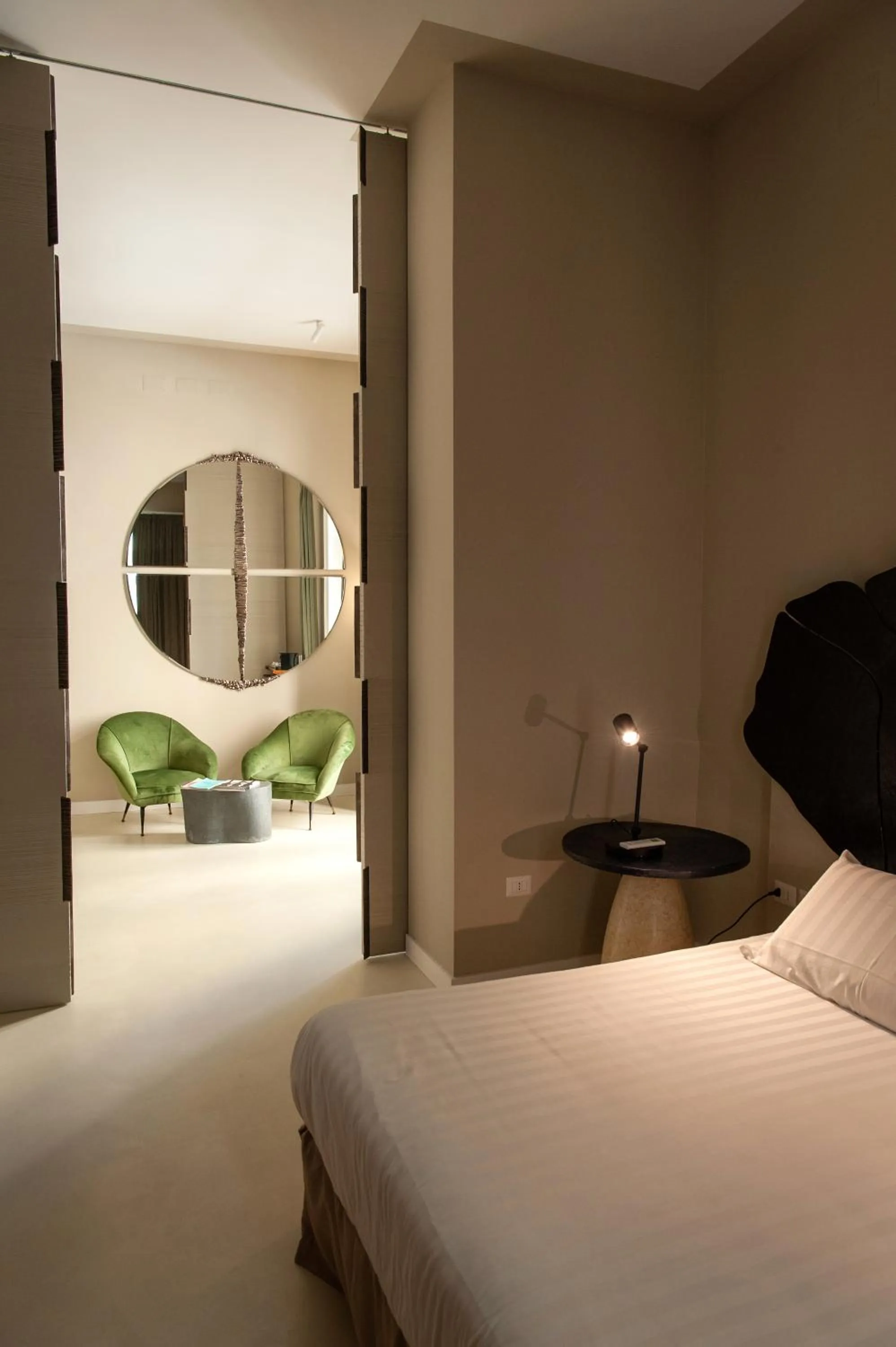 Bed in Atelier Inès Arts & Suites