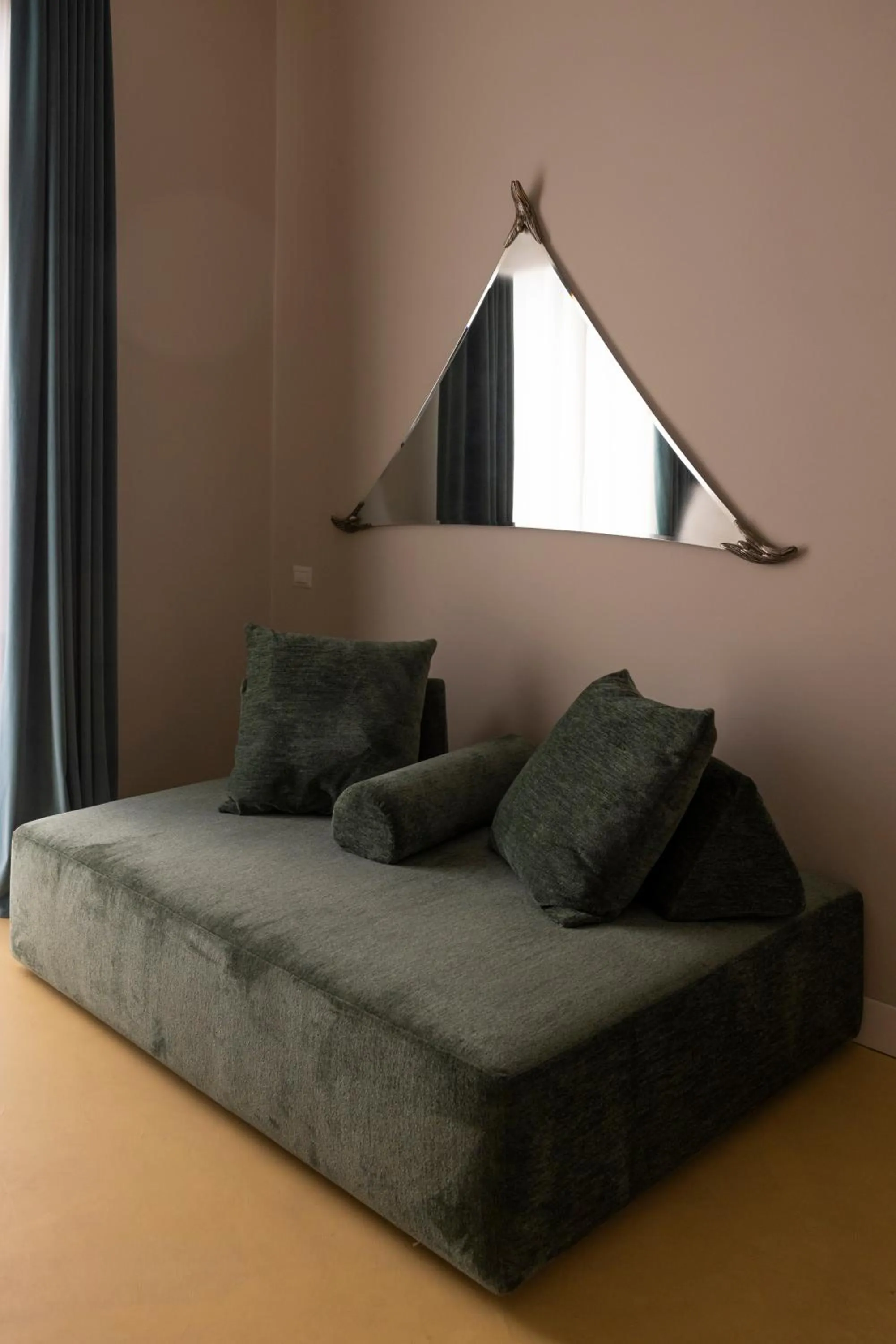 Bed in Atelier Inès Arts & Suites