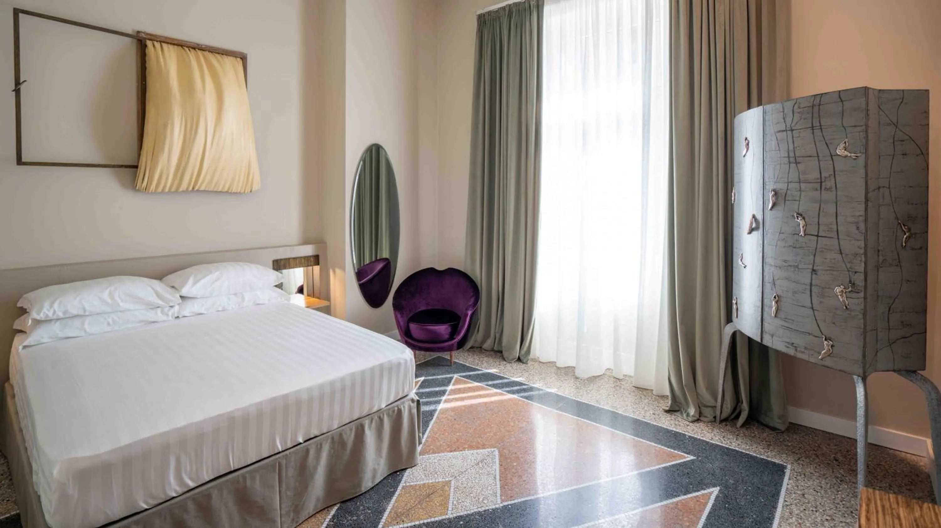 Bed in Atelier Inès Arts & Suites