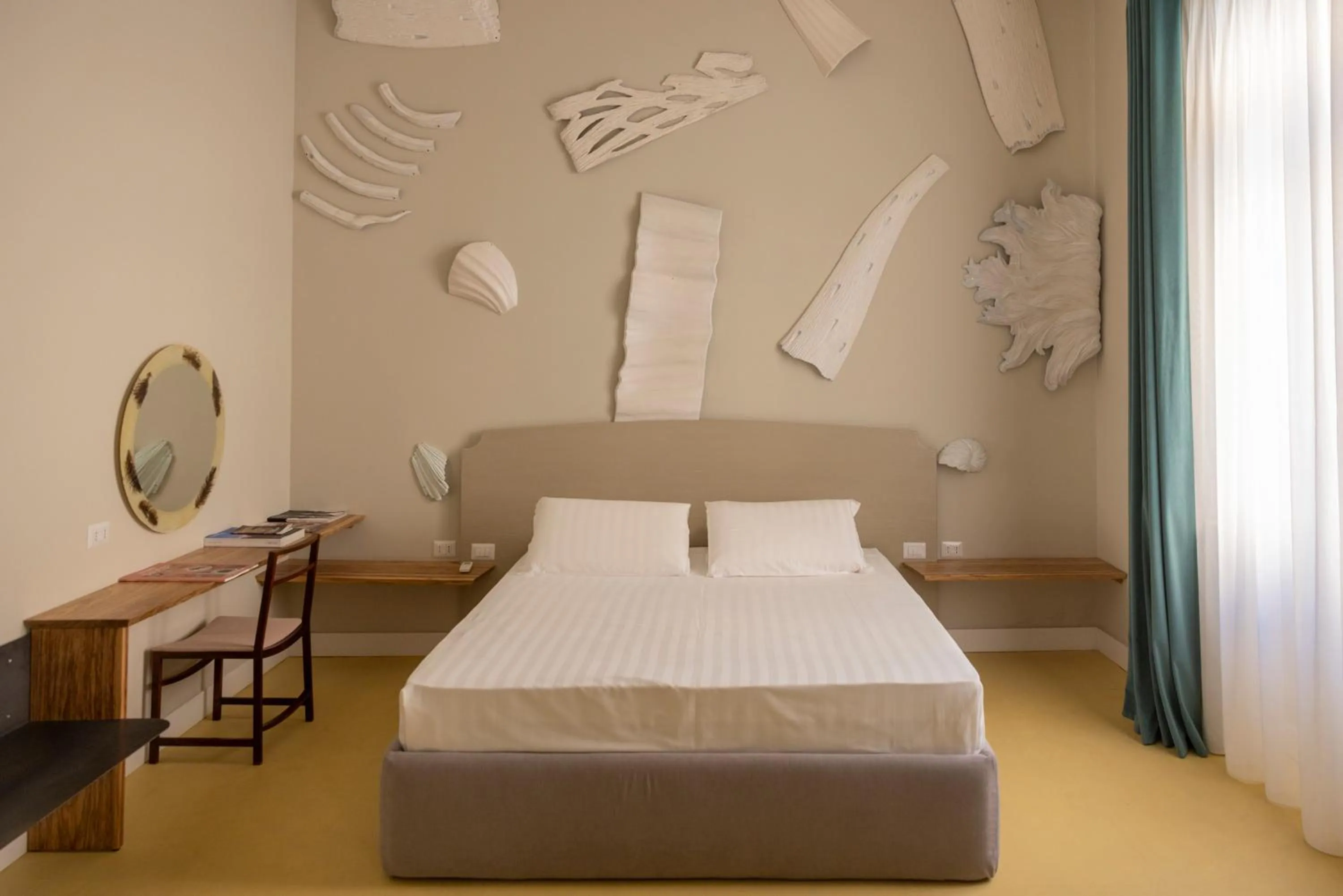 Bed in Atelier Inès Arts & Suites