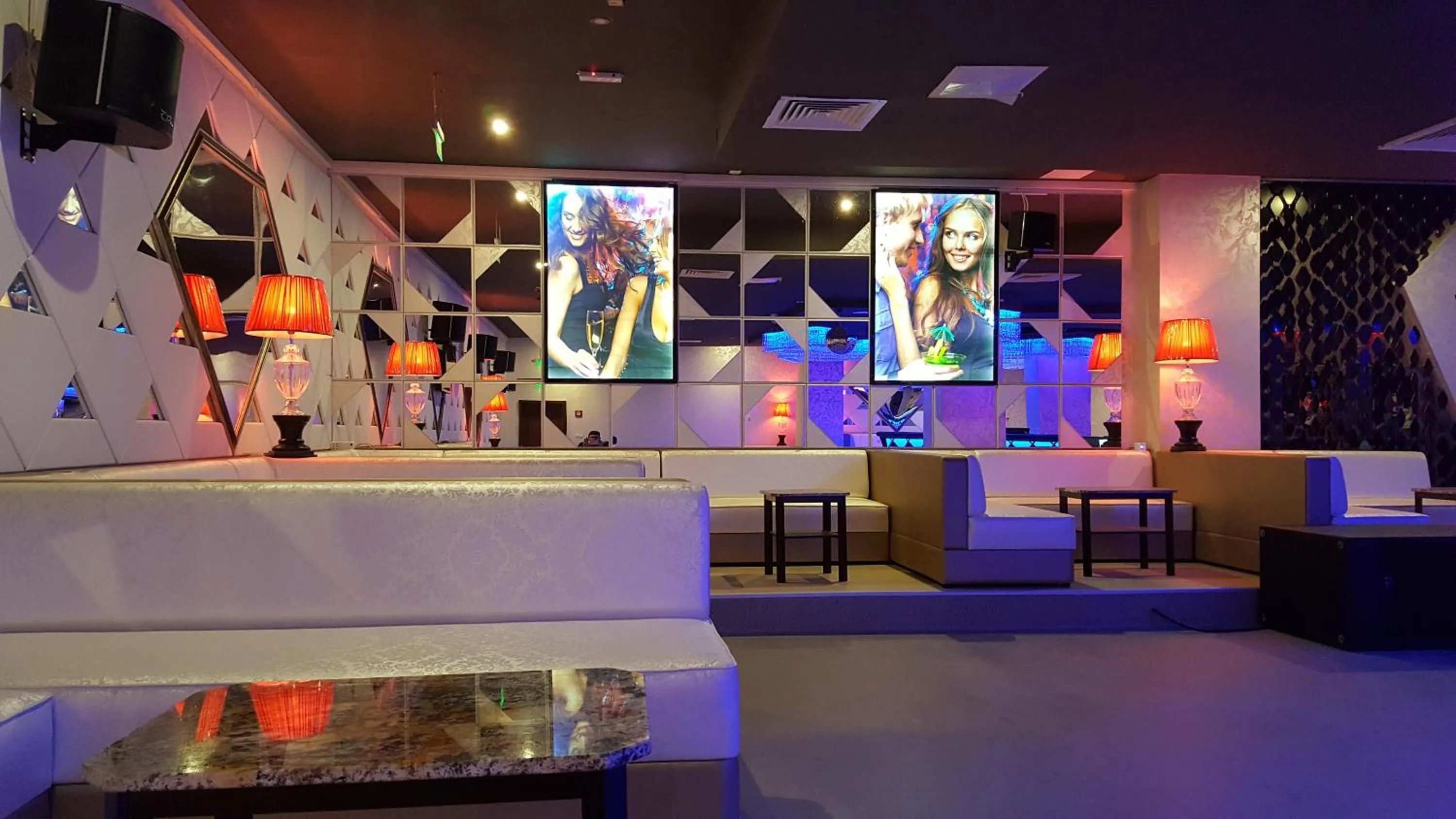 Nightclub / DJ in Hotel Carmen