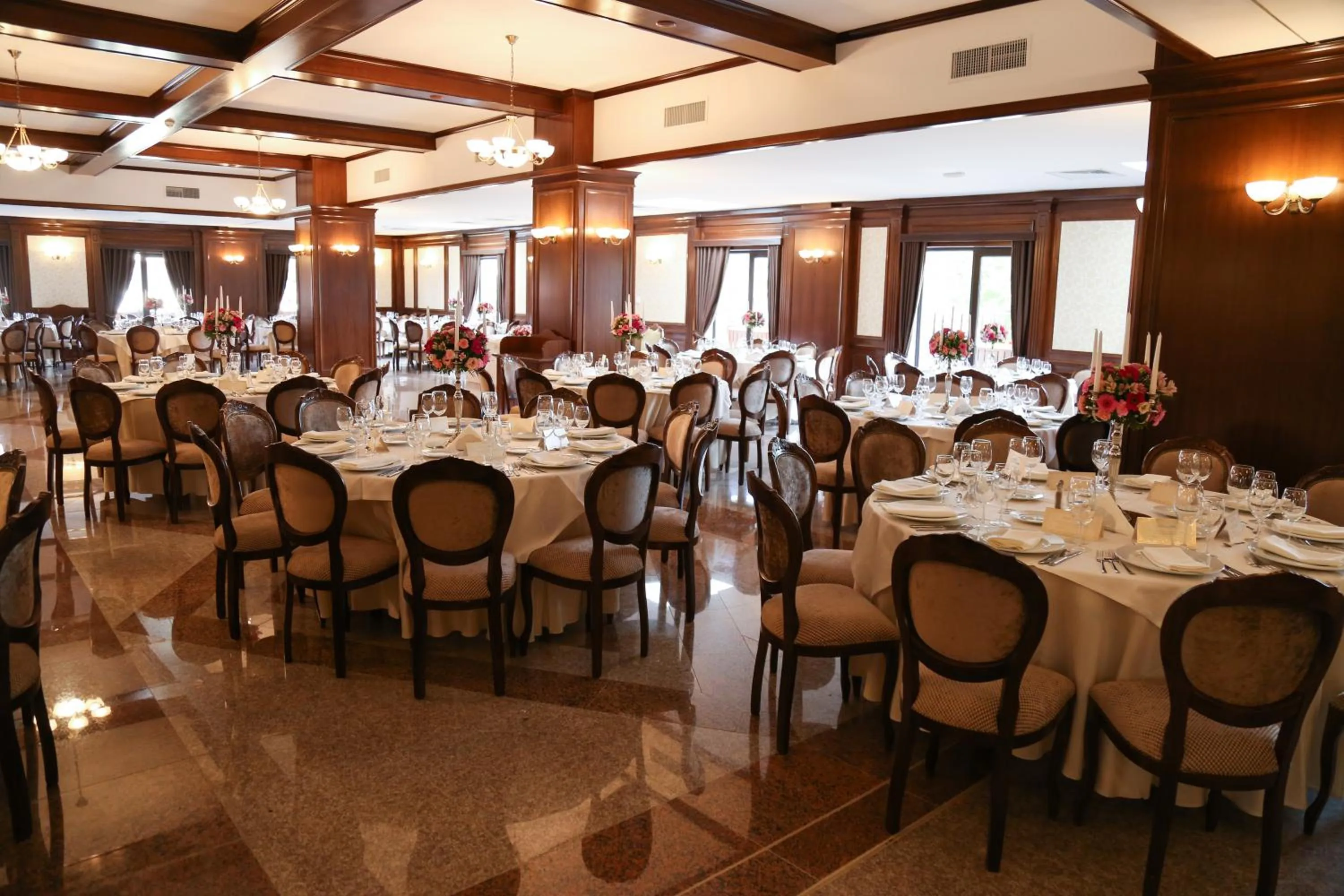 Restaurant/places to eat in Hotel Carmen