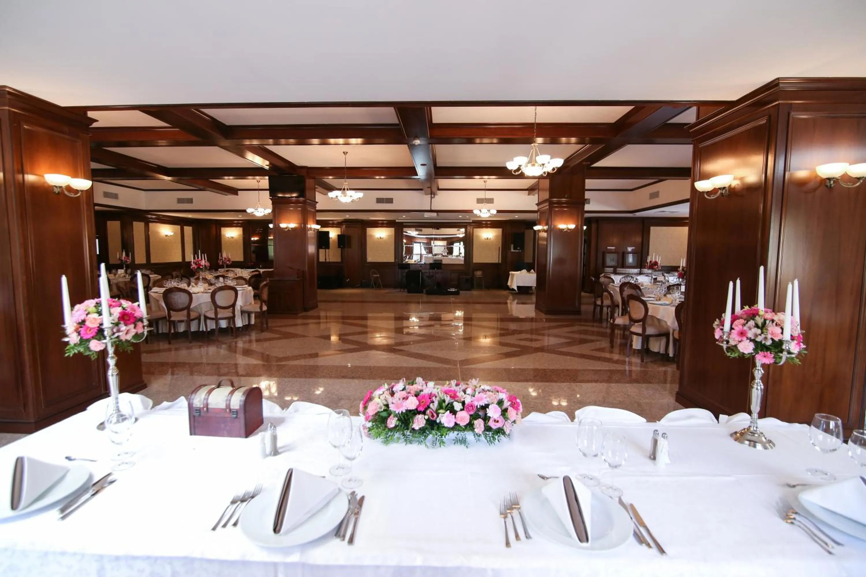 Restaurant/places to eat in Hotel Carmen