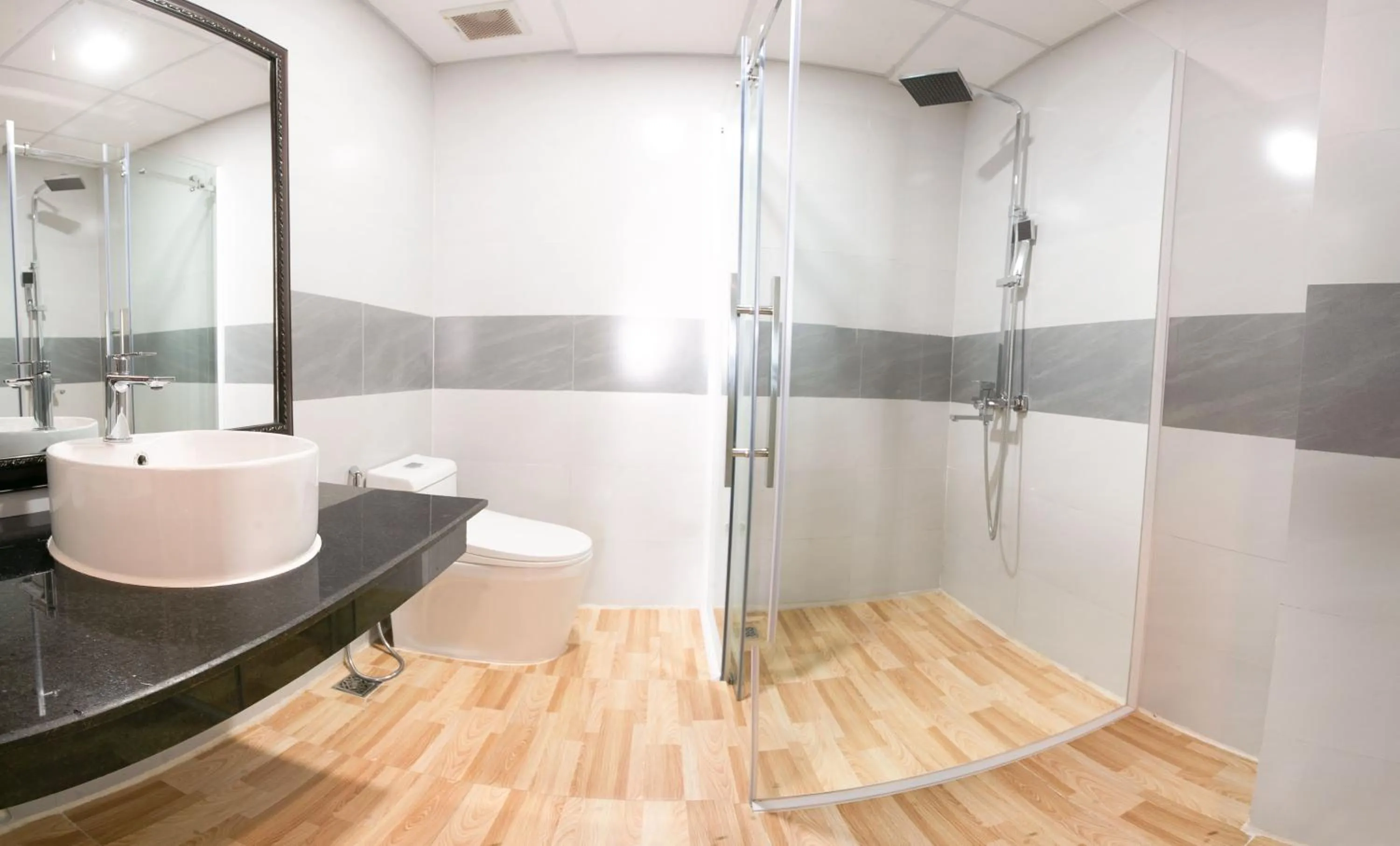 Bathroom in Tre Xanh Hotel