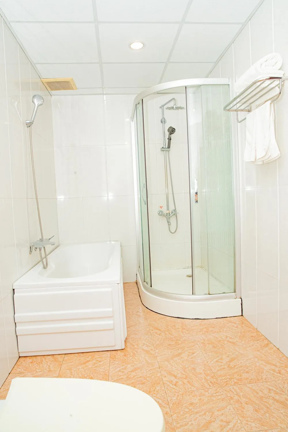 Shower in Tre Xanh Hotel