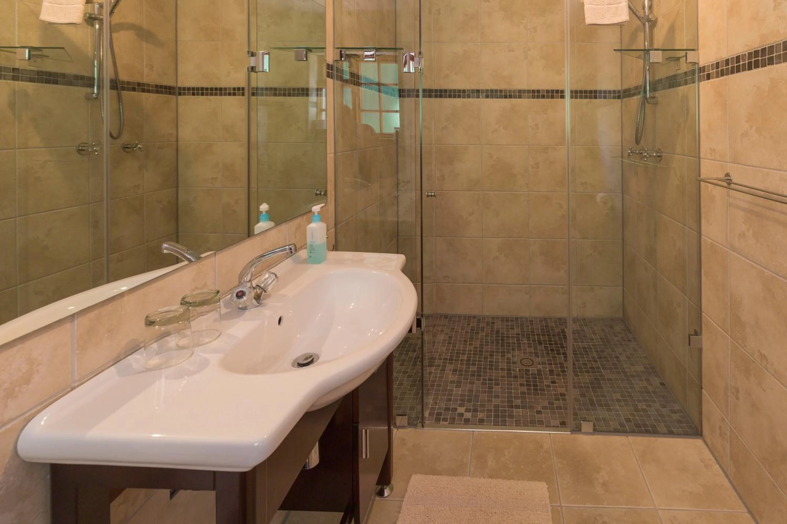 Bathroom in Hout Bay Lodge