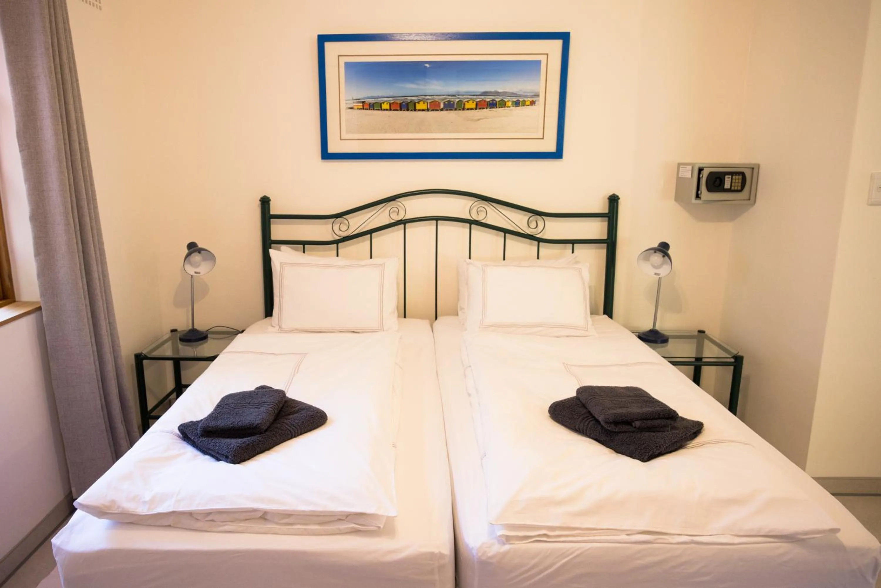 Bedroom, Bed in Hout Bay Lodge