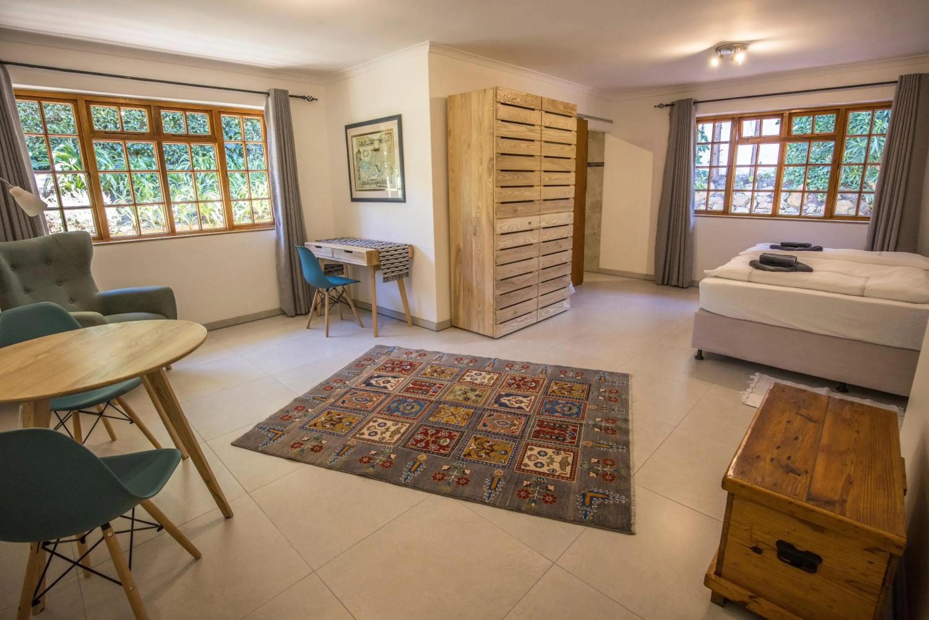 Photo of the whole room, Bed in Hout Bay Lodge