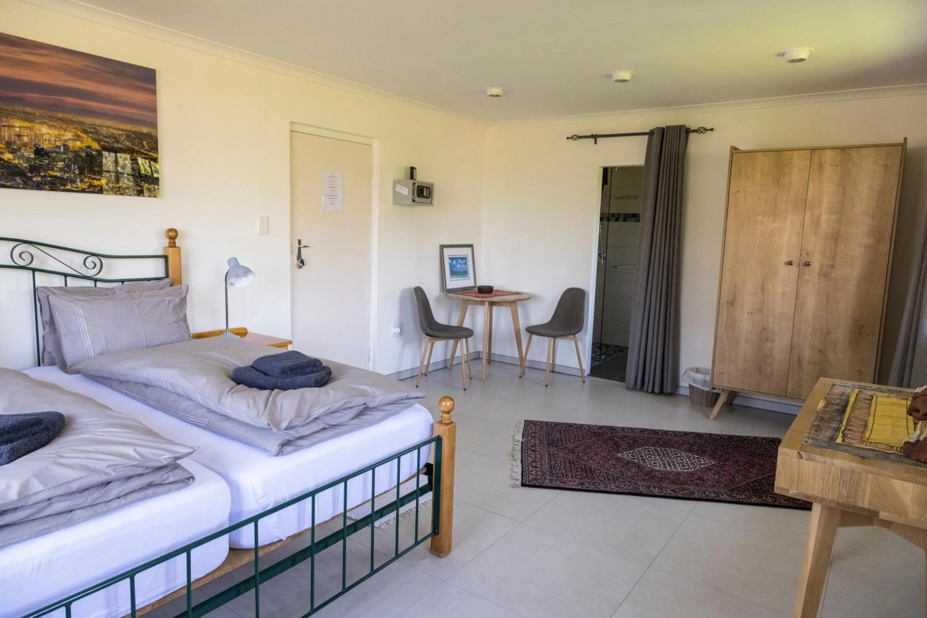 Property building, Bed in Hout Bay Lodge