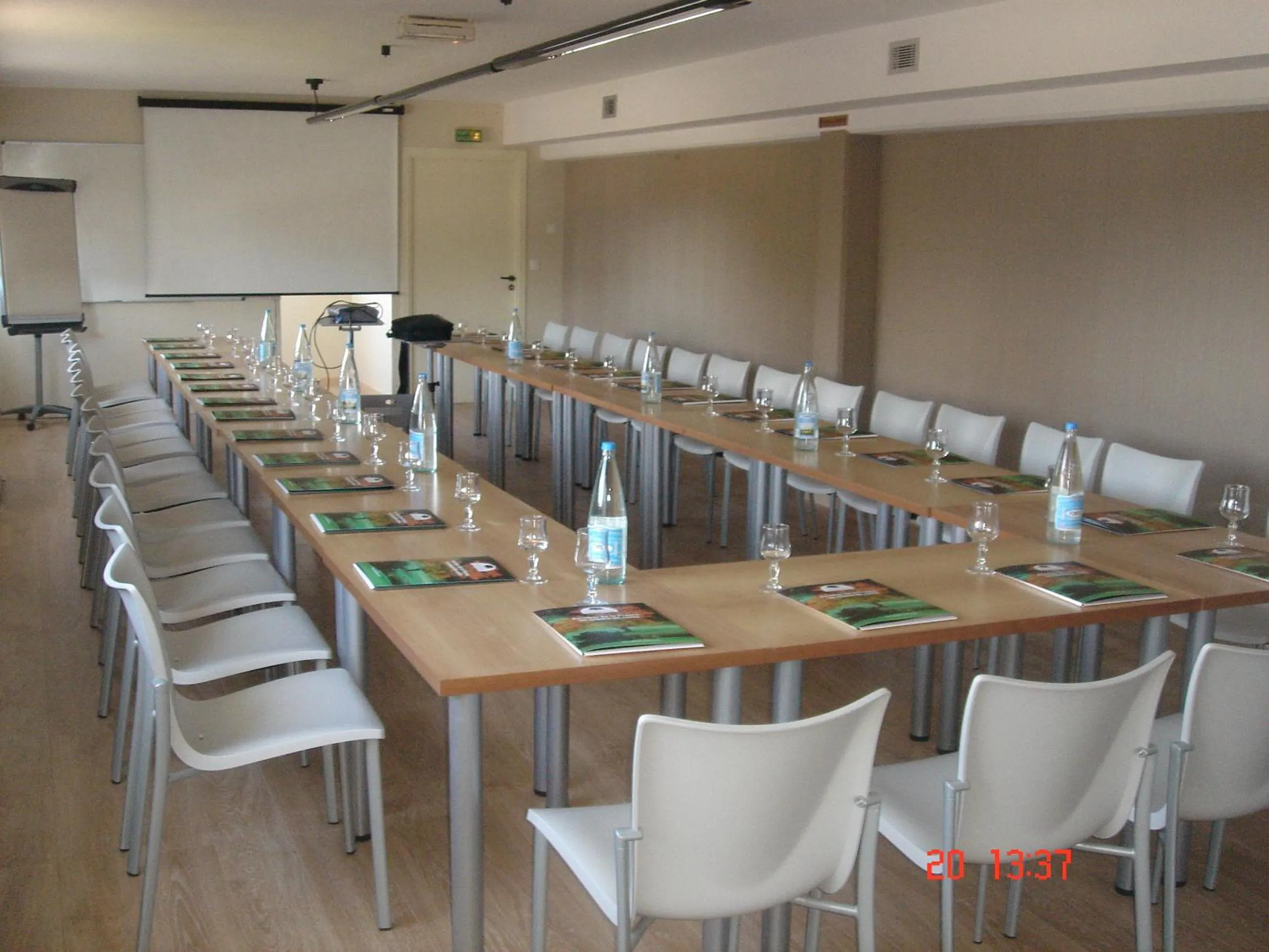 Business facilities in Domaine des Dryades