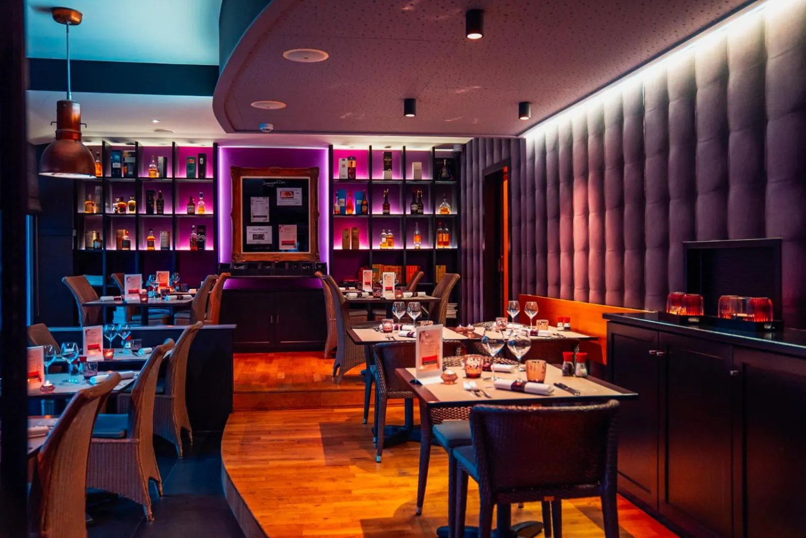 Restaurant/places to eat in RAVeL Hotel Cyrano