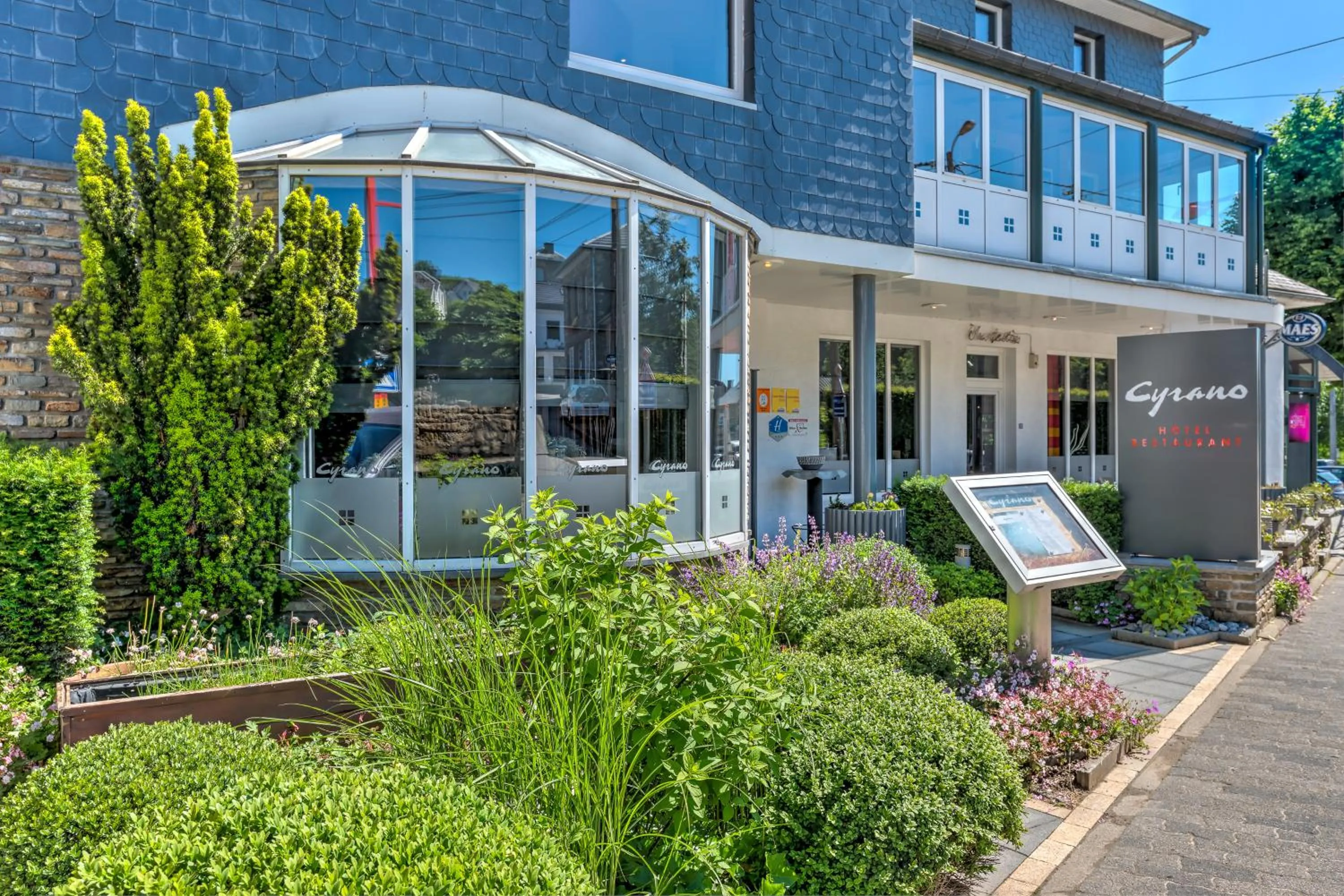 Facade/entrance in RAVeL Hotel Cyrano