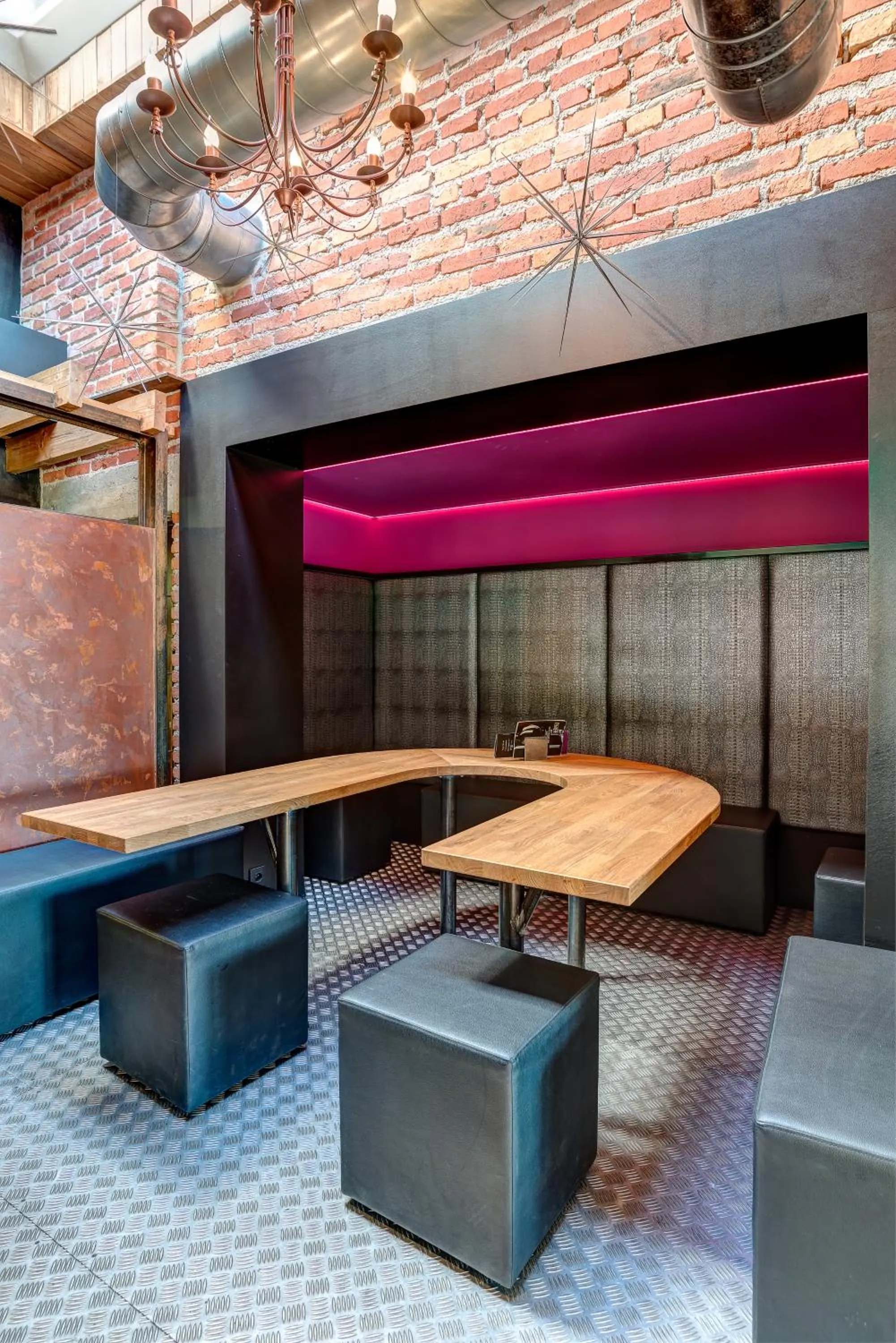 Lounge or bar in RAVeL Hotel Cyrano