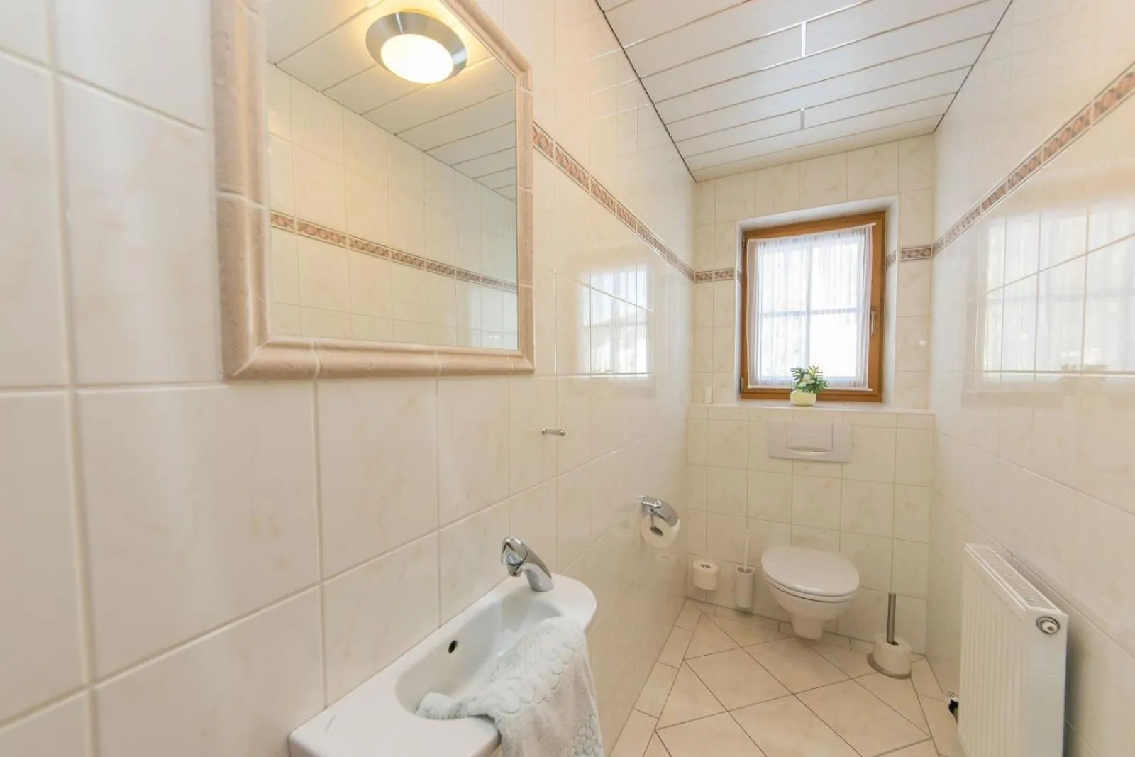 Toilet in Ferienhaus Hohenwarter