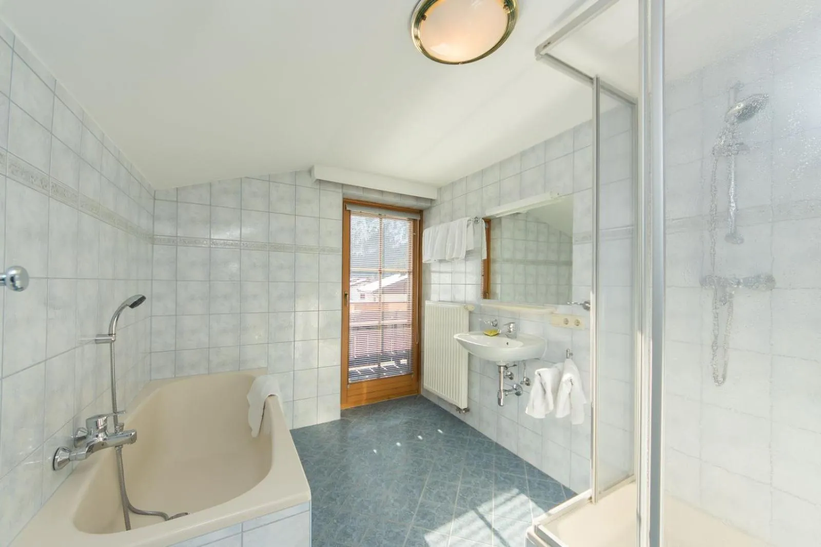 Shower in Ferienhaus Hohenwarter