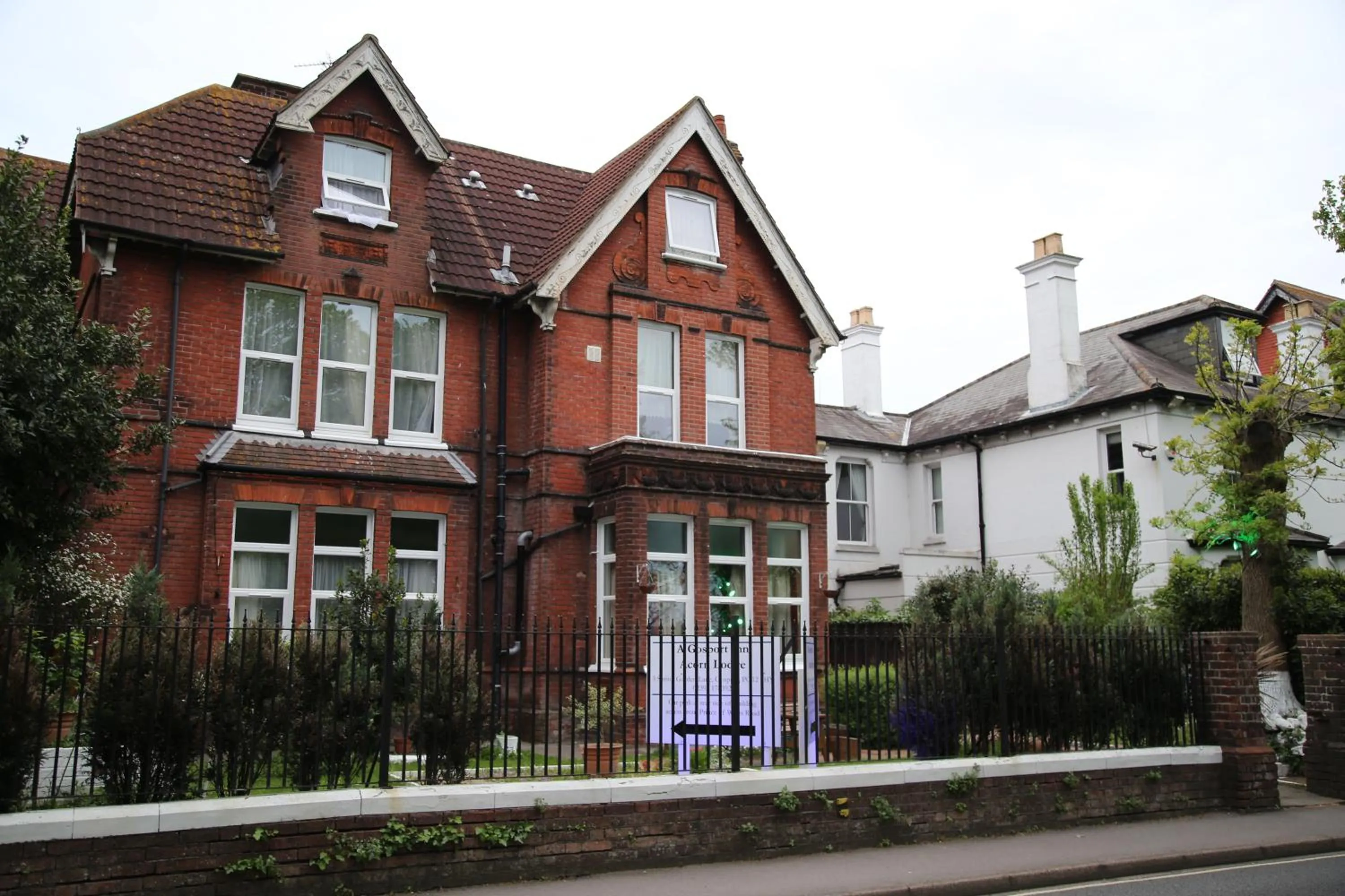 Area and facilities in A Gosport Inn - Free Private Parking