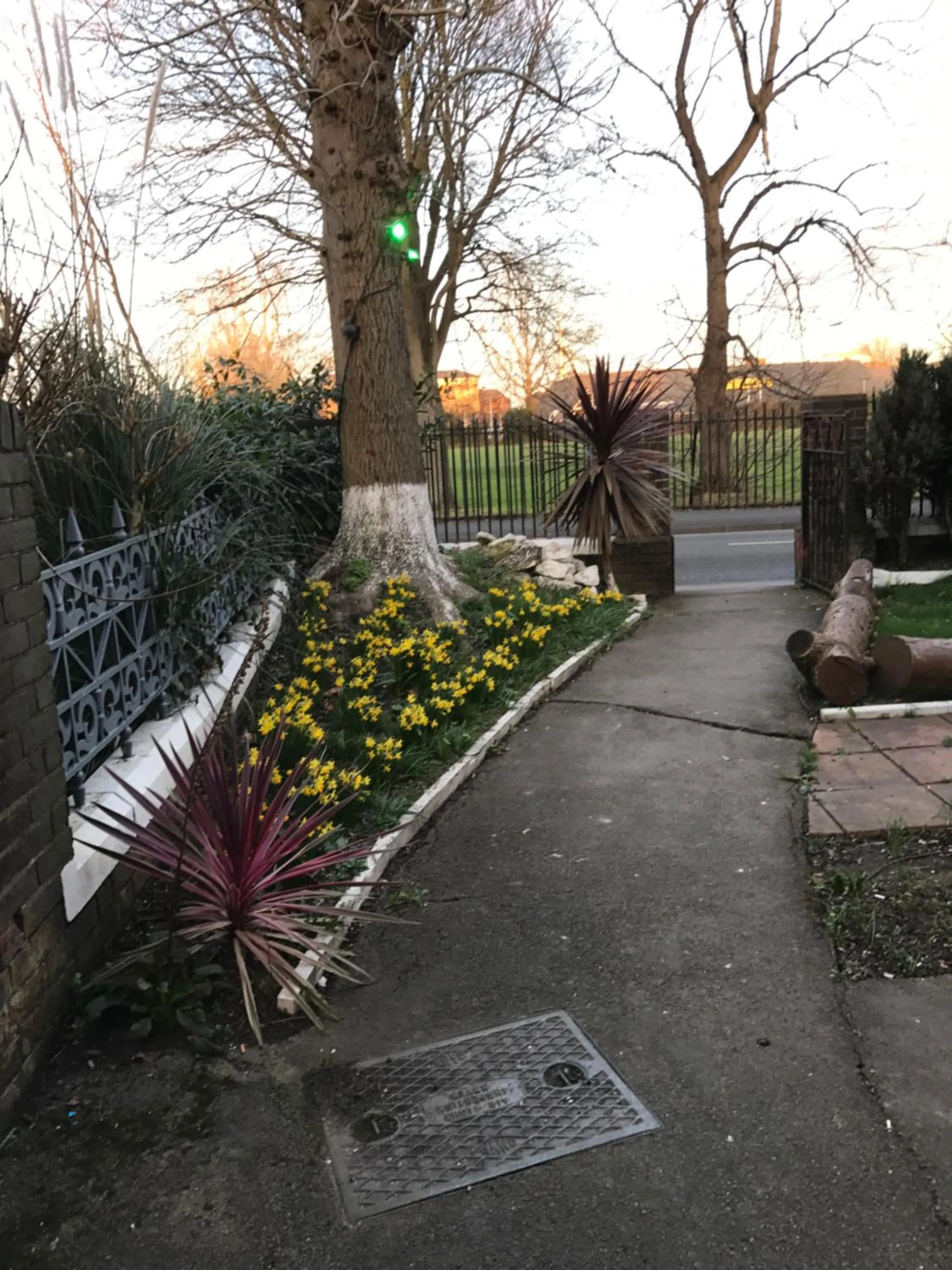 Facade/entrance in A Gosport Inn - Free Private Parking