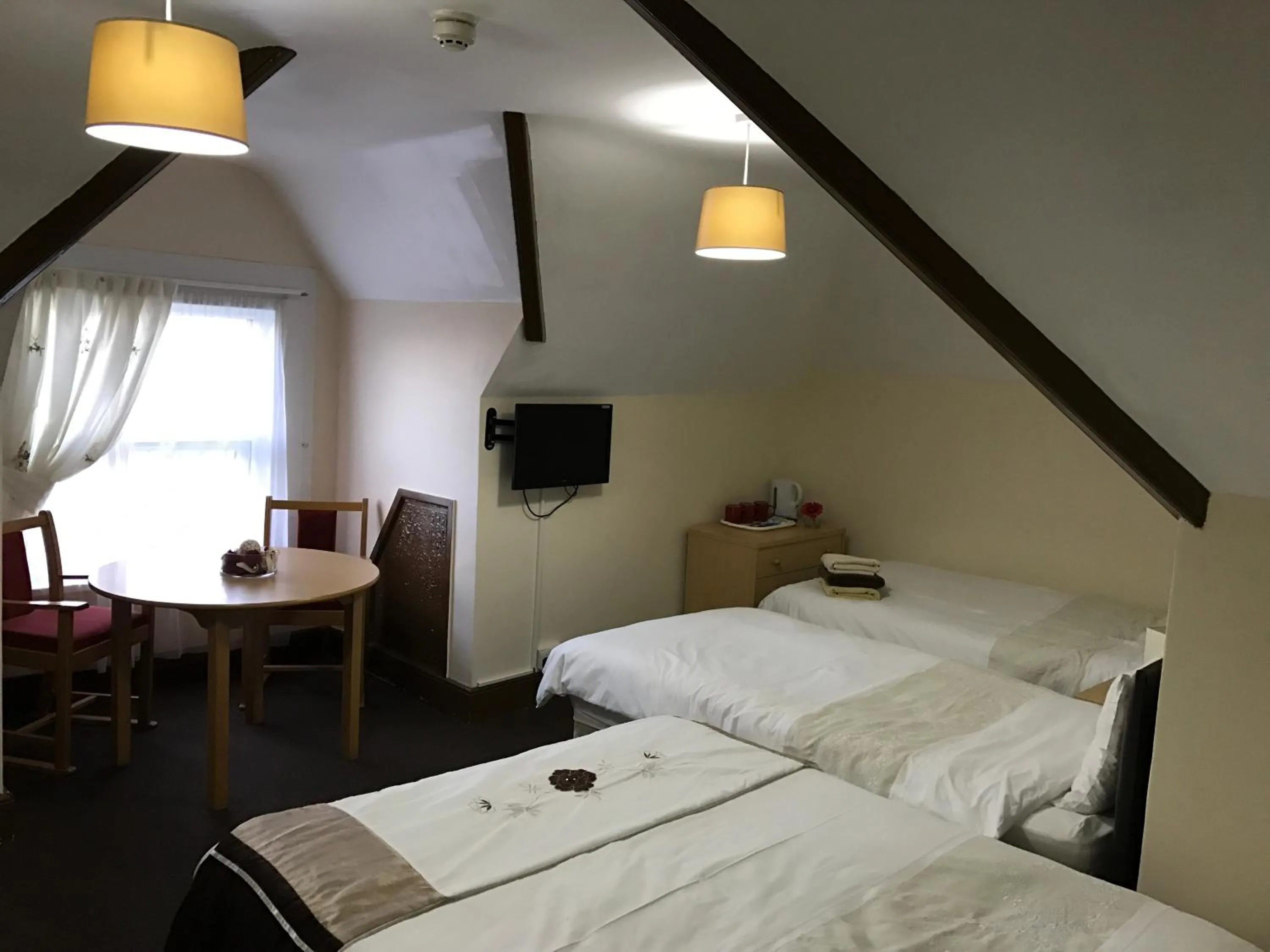 Bedroom, Bed in A Gosport Inn - Free Private Parking