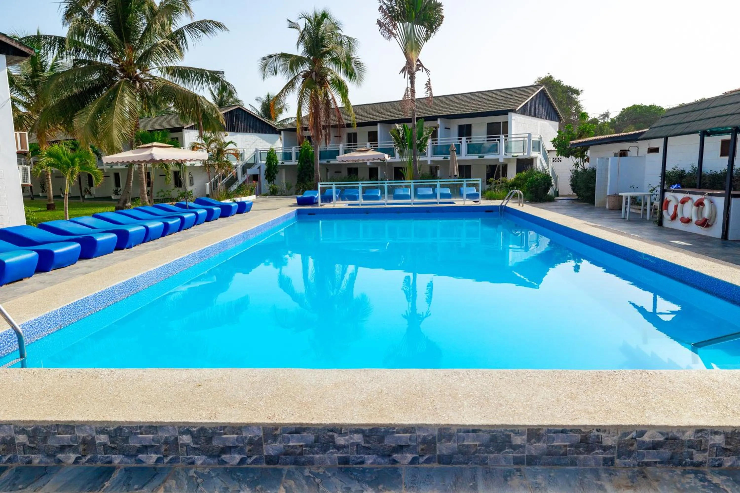 Swimming pool in Bungalow Beach Hotel