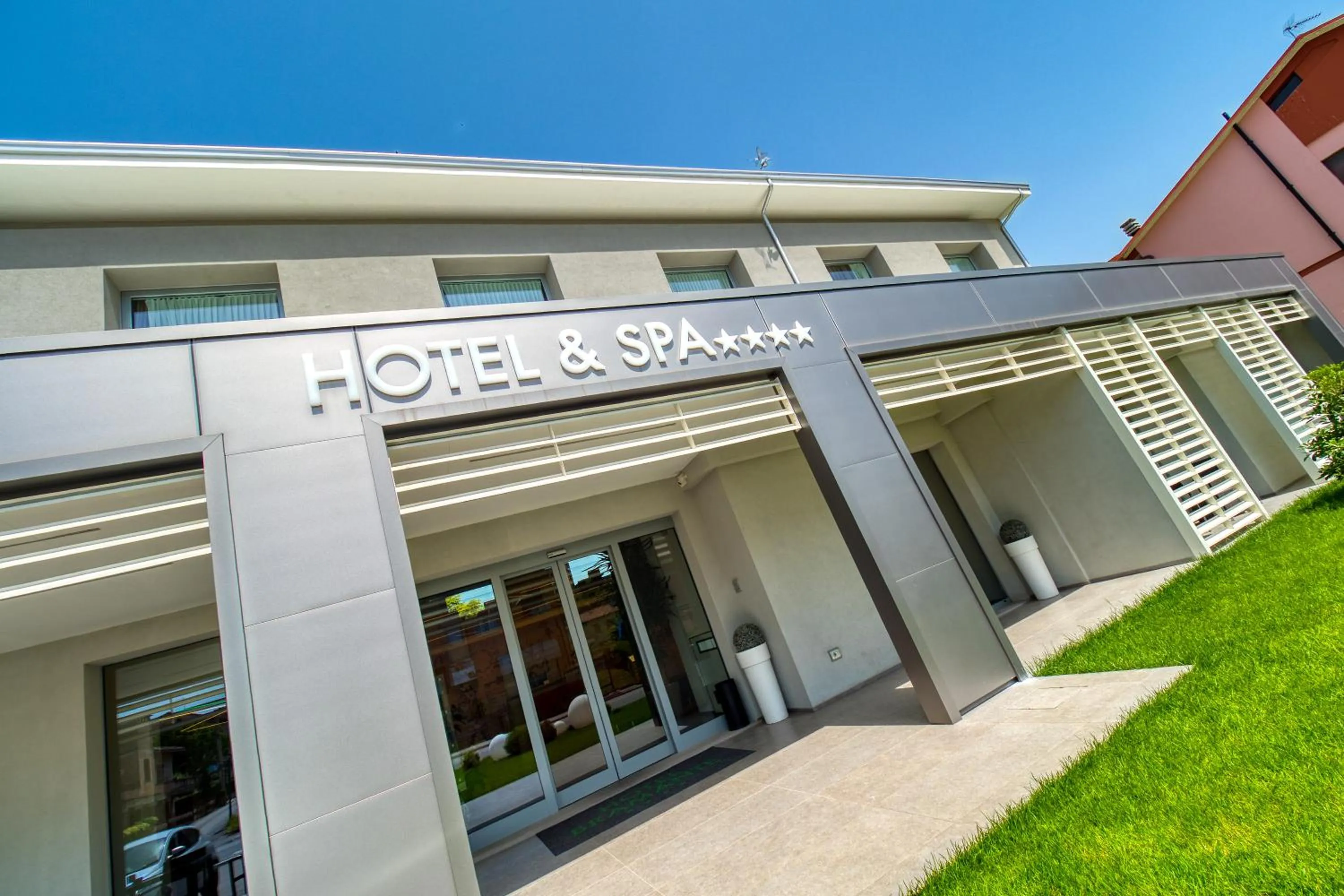 Facade/entrance in Boutique Hotel Bramante & SPA