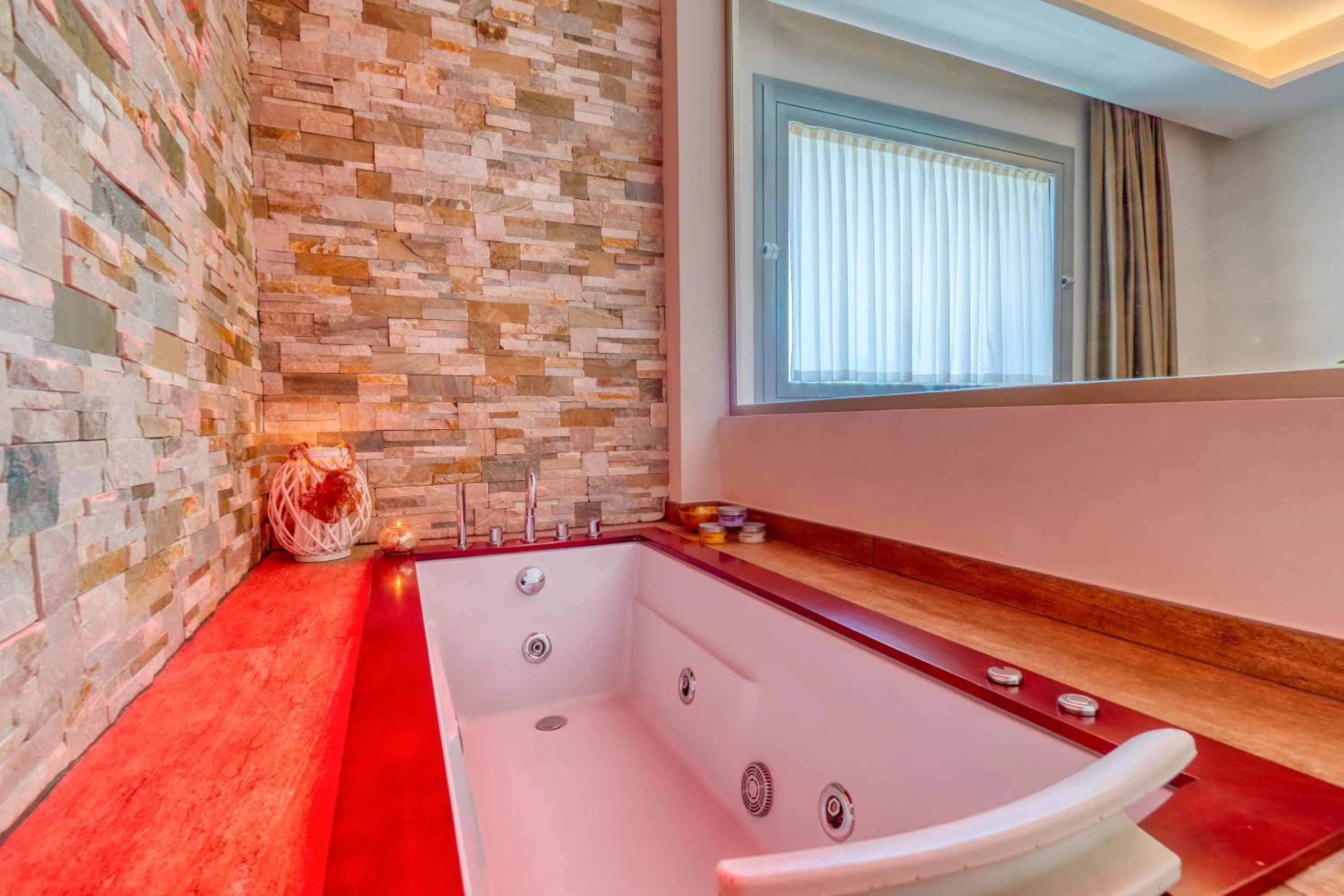 Hot Tub in Boutique Hotel Bramante & SPA