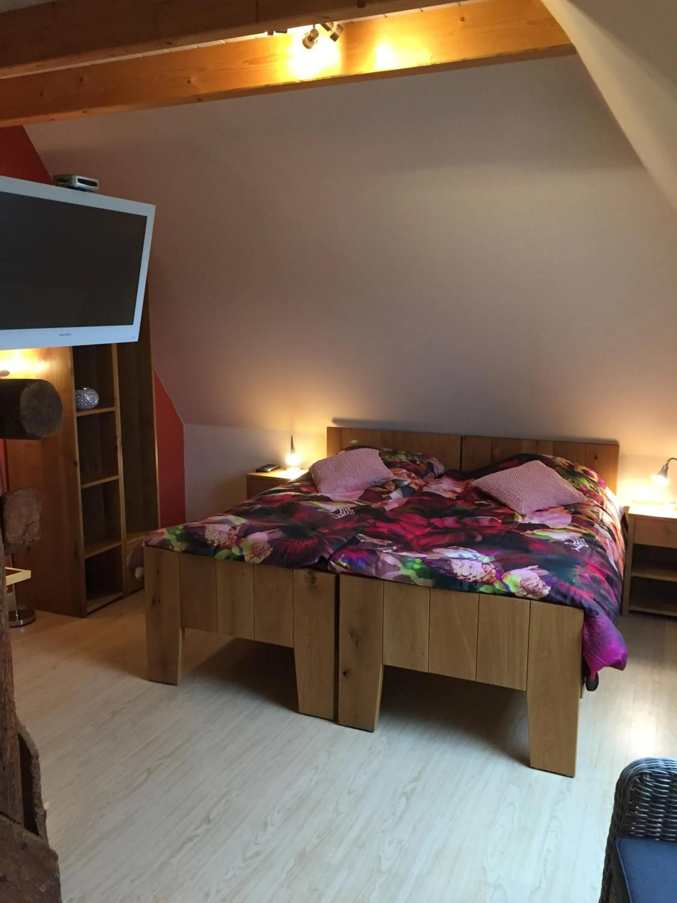 Bed in B&B Idylle aan Zee incl 2 Wellnessstudios