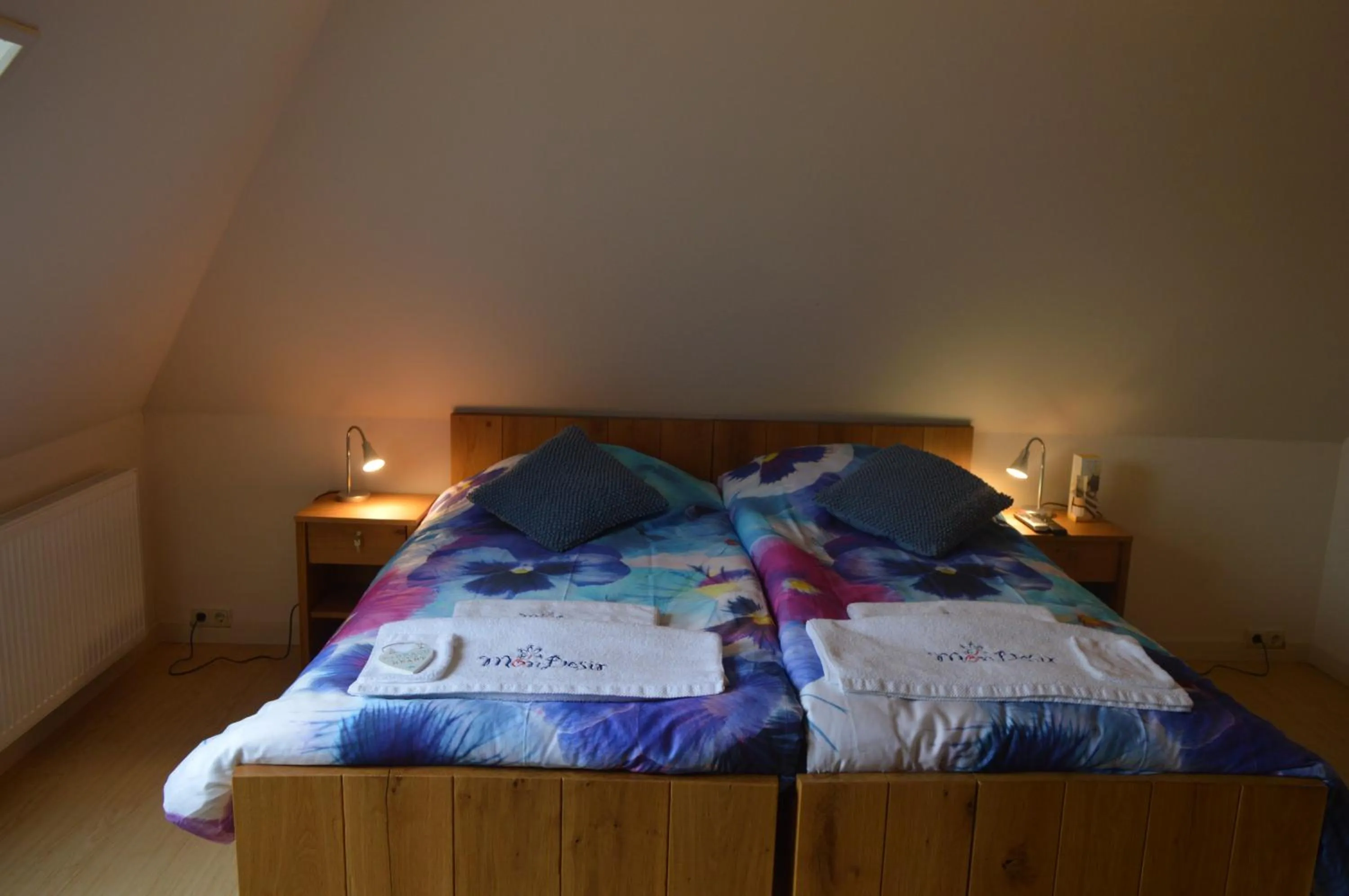 Bed in B&B Idylle aan Zee incl 2 Wellnessstudios