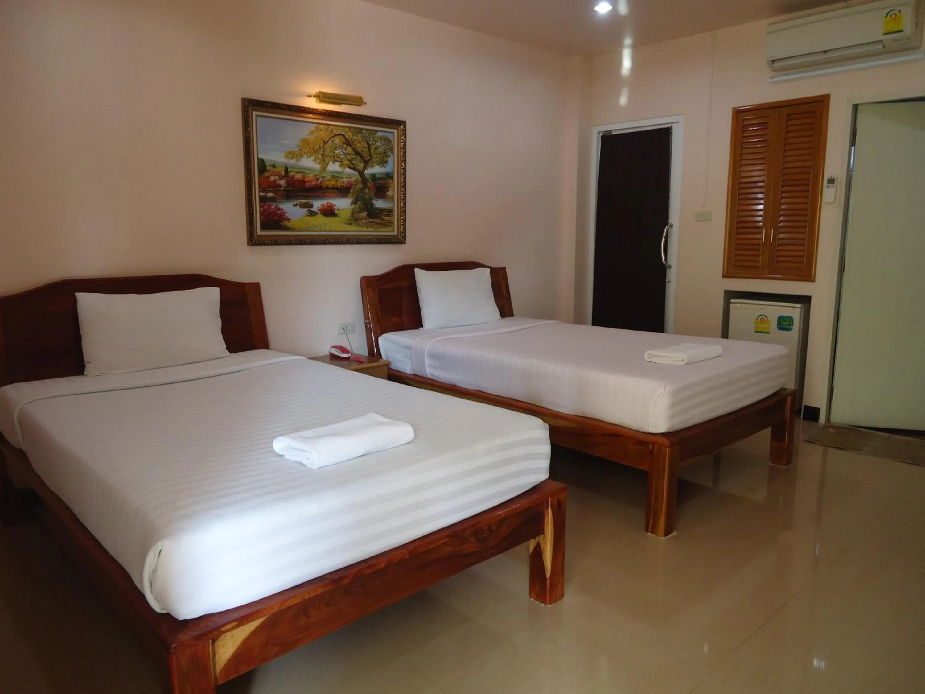 Bedroom, Bed in Phadaeng Hotel