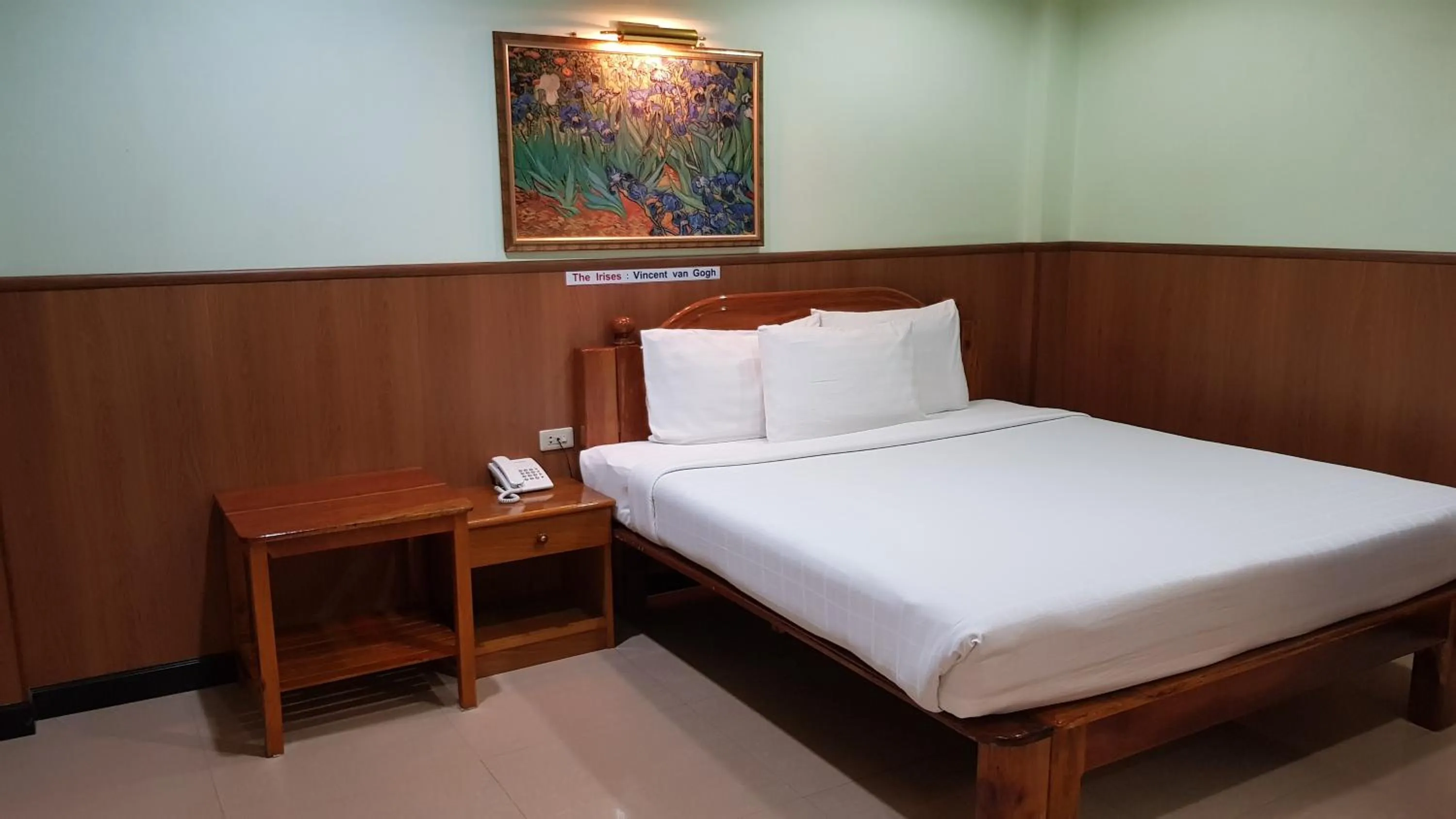 Bed in Phadaeng Hotel