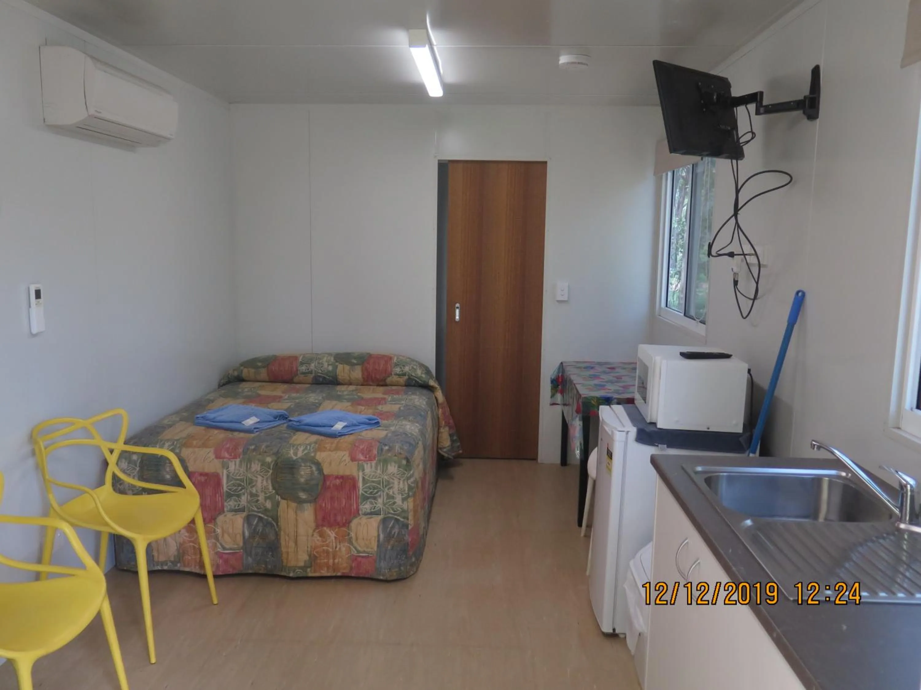 Bedroom, Bed in Batchelor Holiday Park