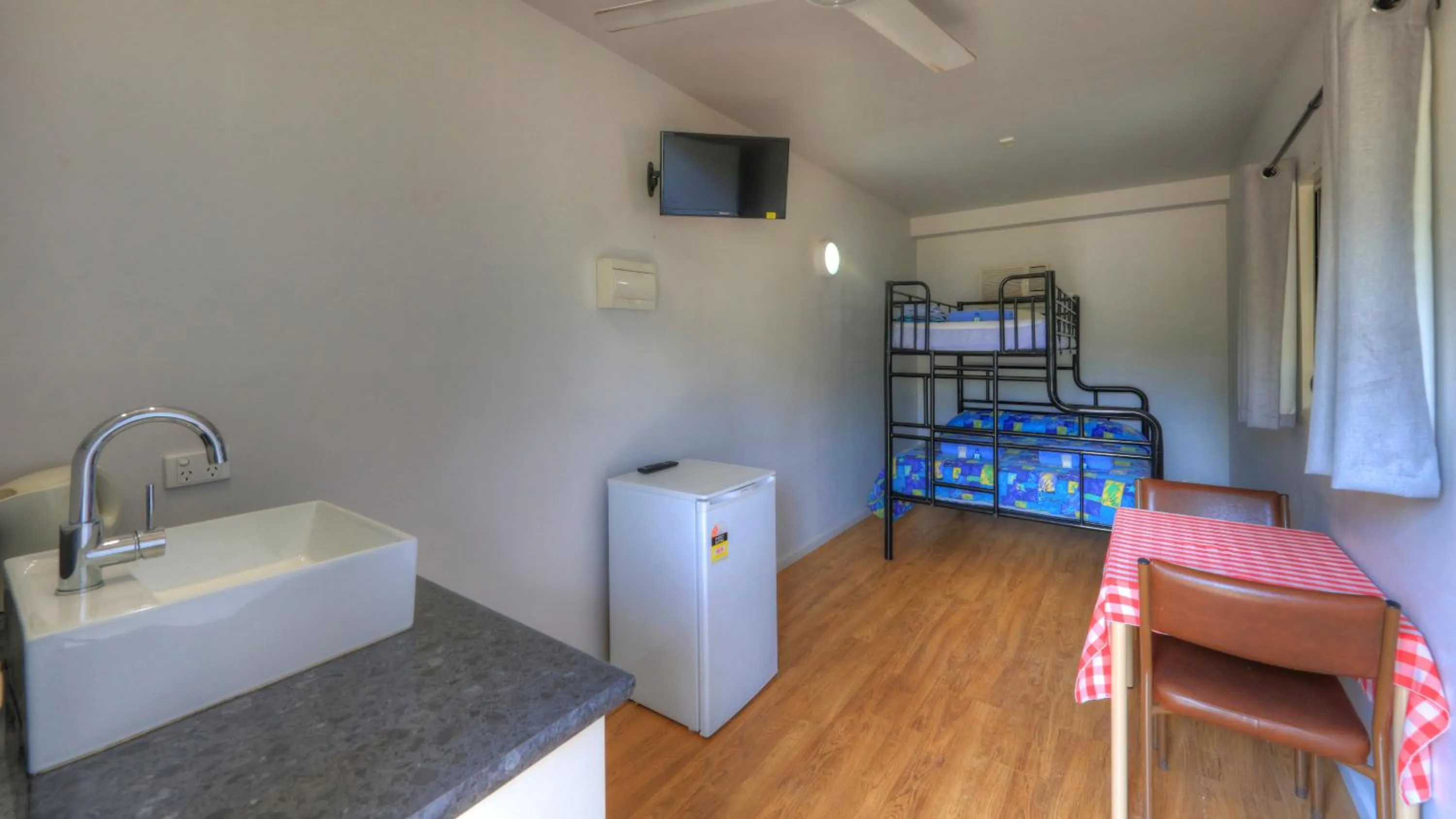Area and facilities, Bed in Batchelor Holiday Park