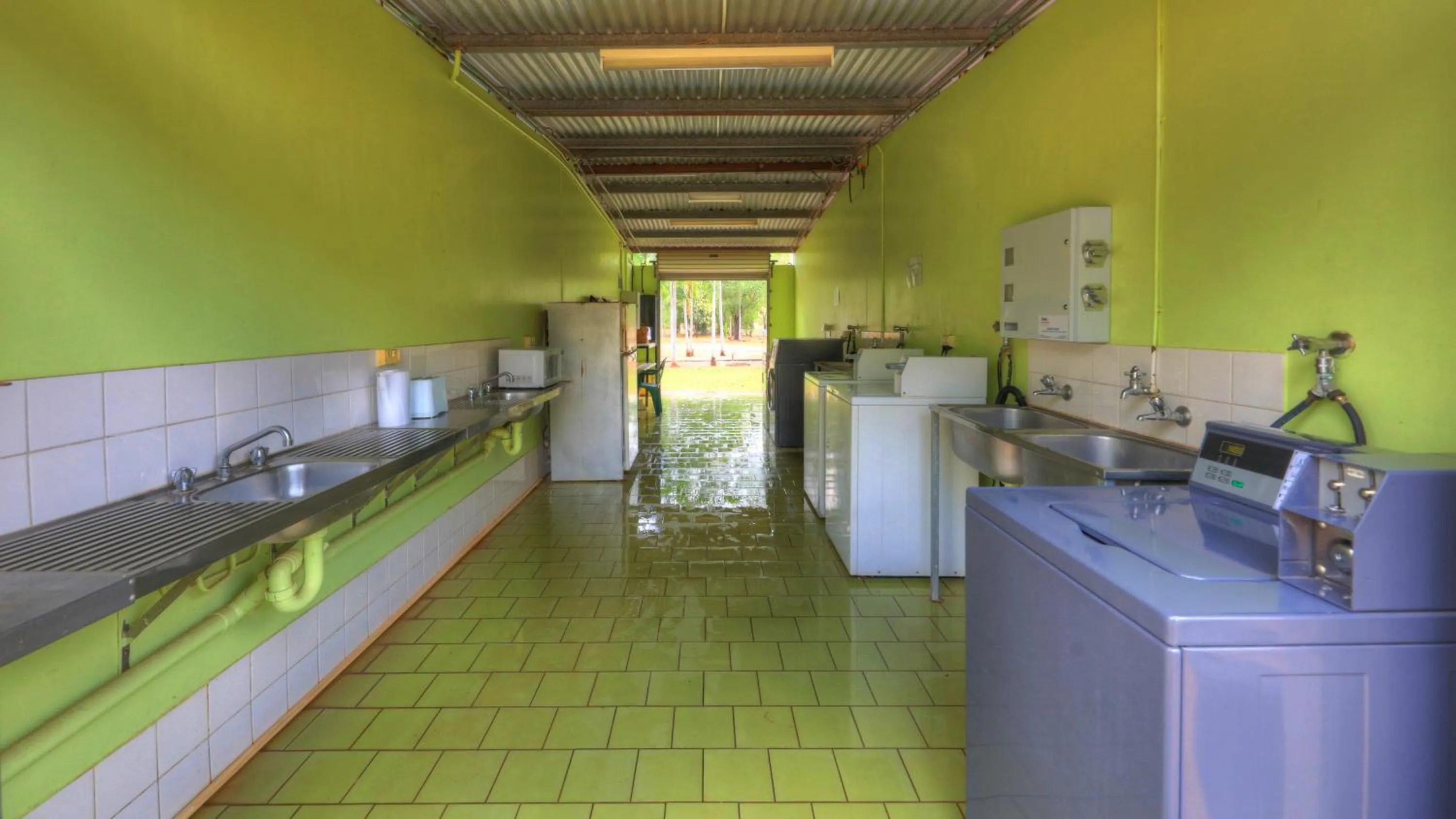 Communal kitchen in Batchelor Holiday Park