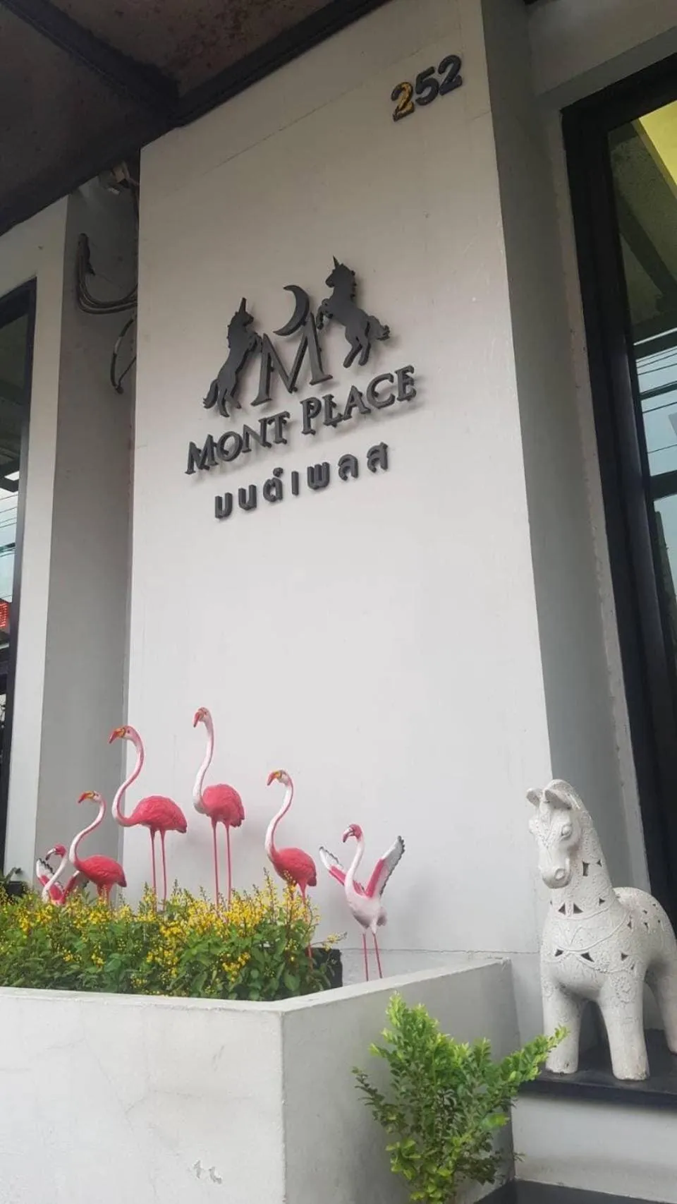 Facade/entrance in Mont Place Donmuang
