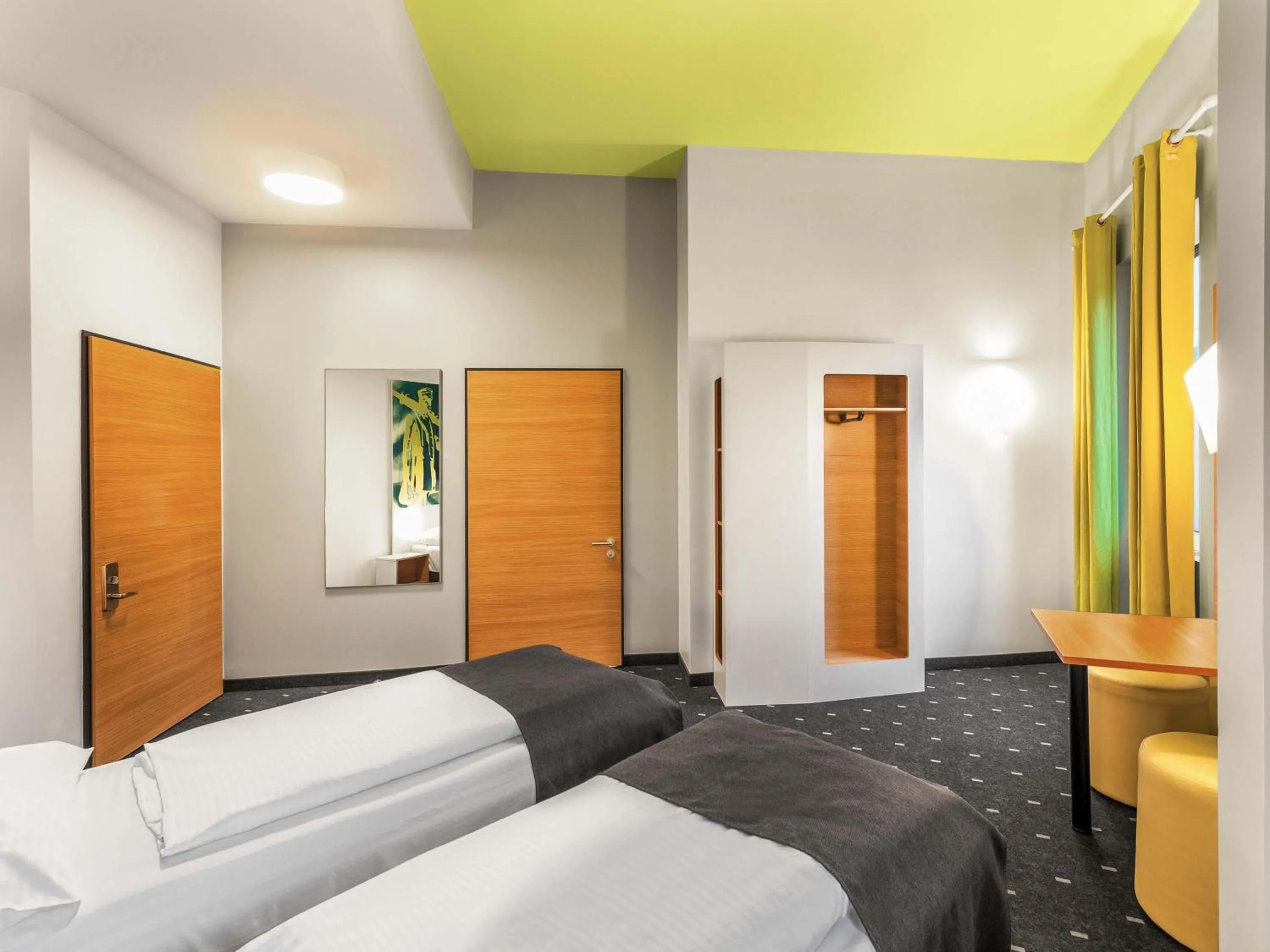 Photo of the whole room, Bed in B&B Hotel Krefeld-City