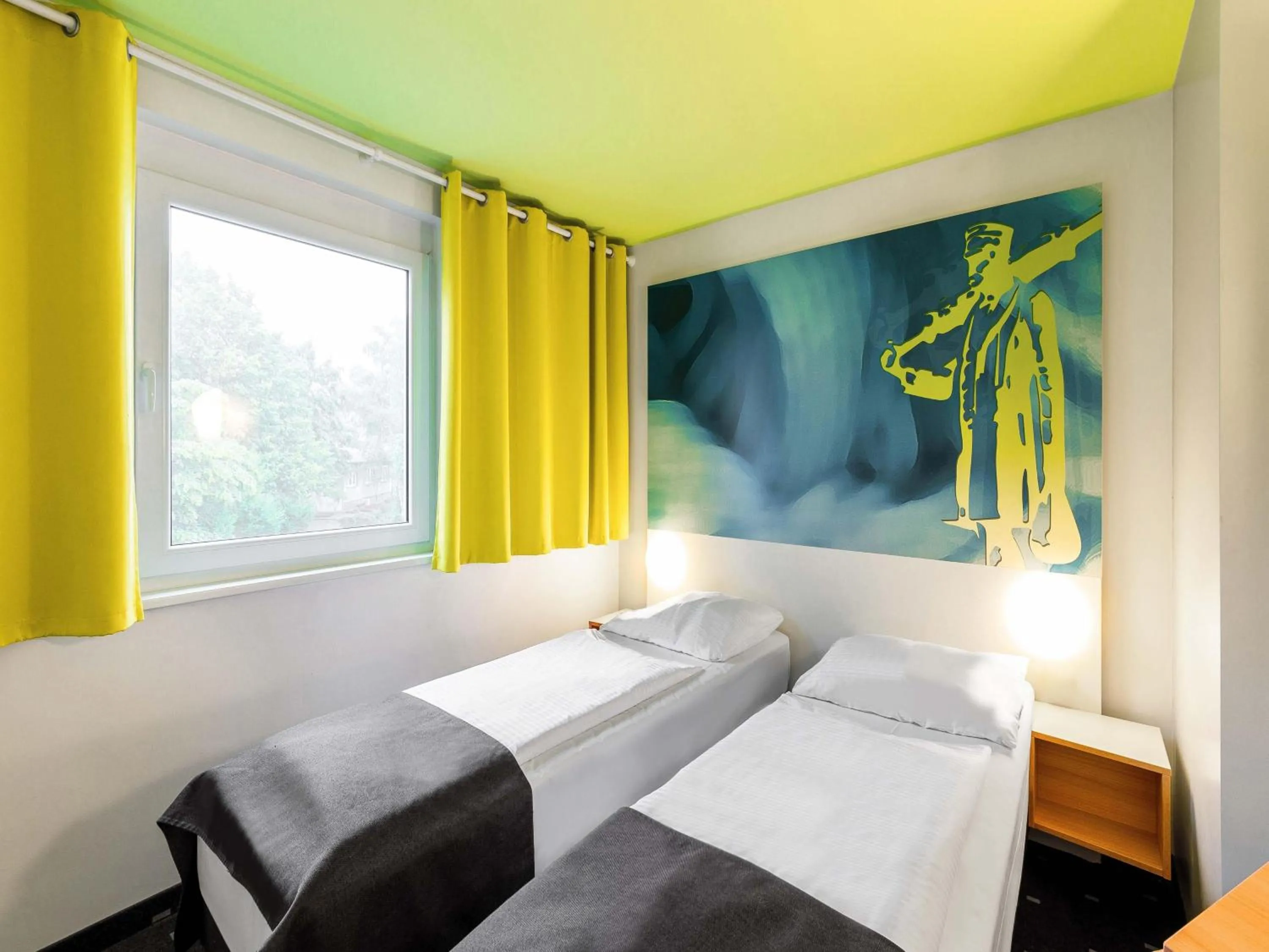 Photo of the whole room, Bed in B&B Hotel Krefeld-City