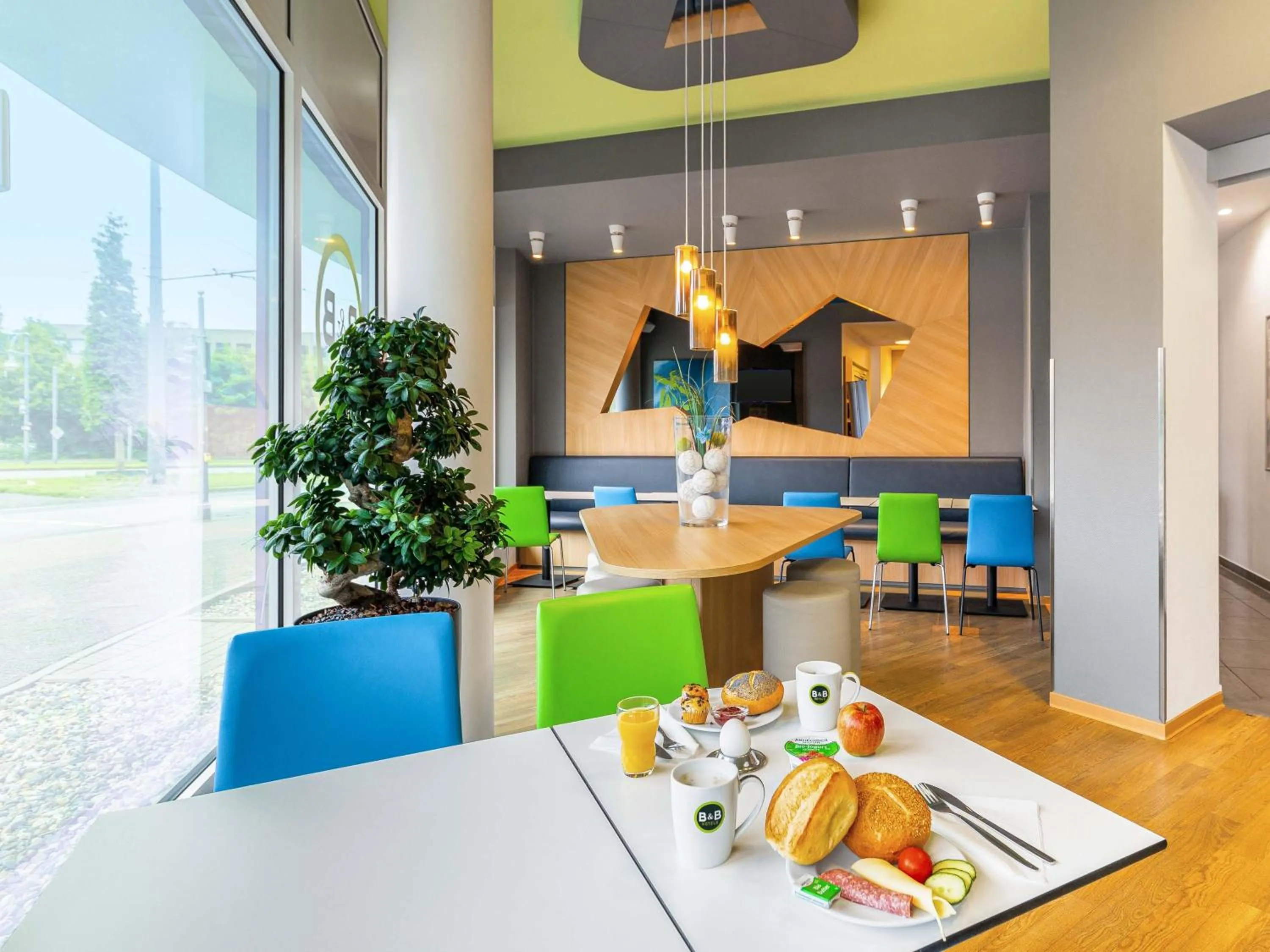 Lobby or reception in B&B Hotel Krefeld-City