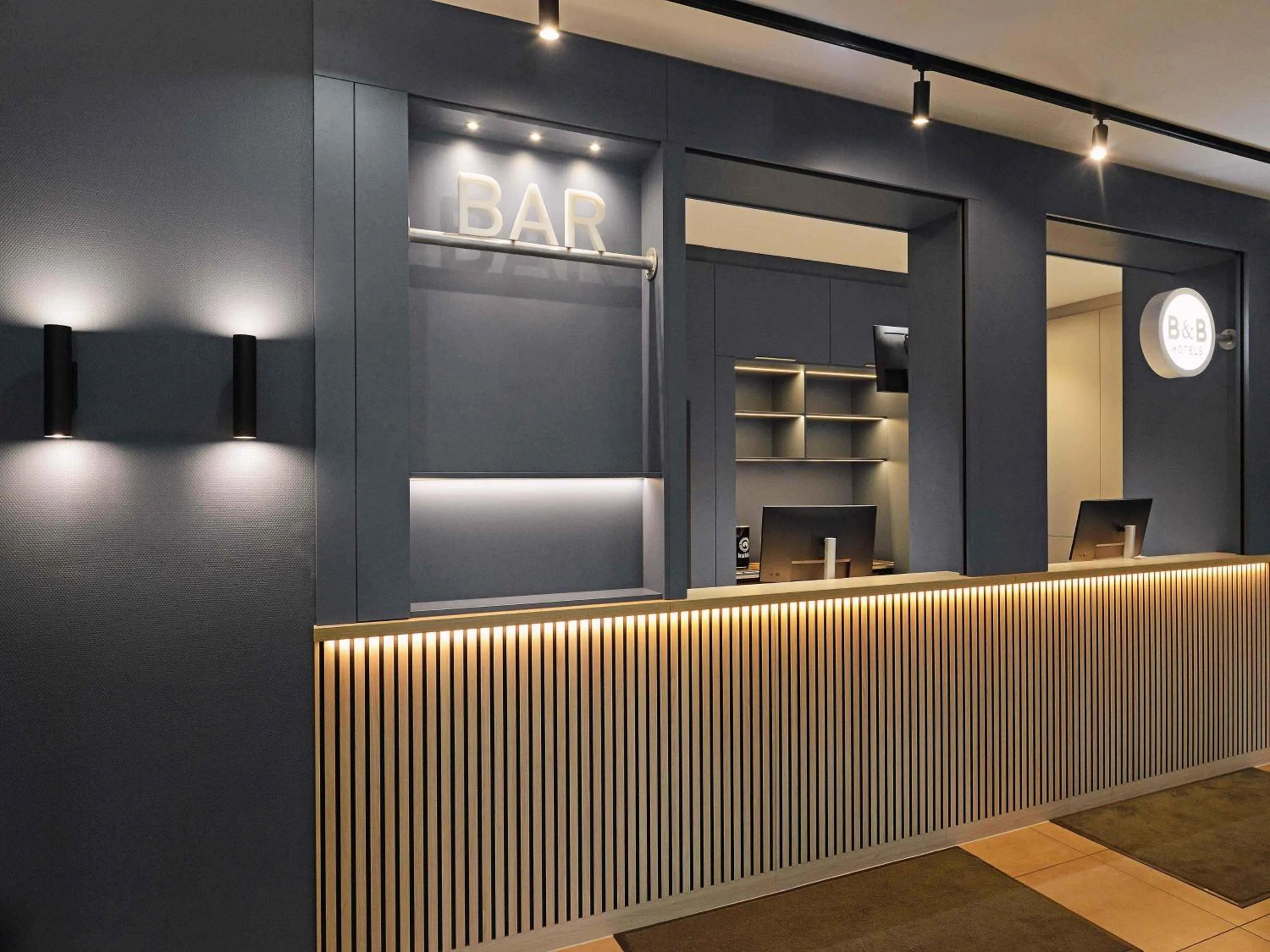 Lobby or reception in B&B Hotel Krefeld-City