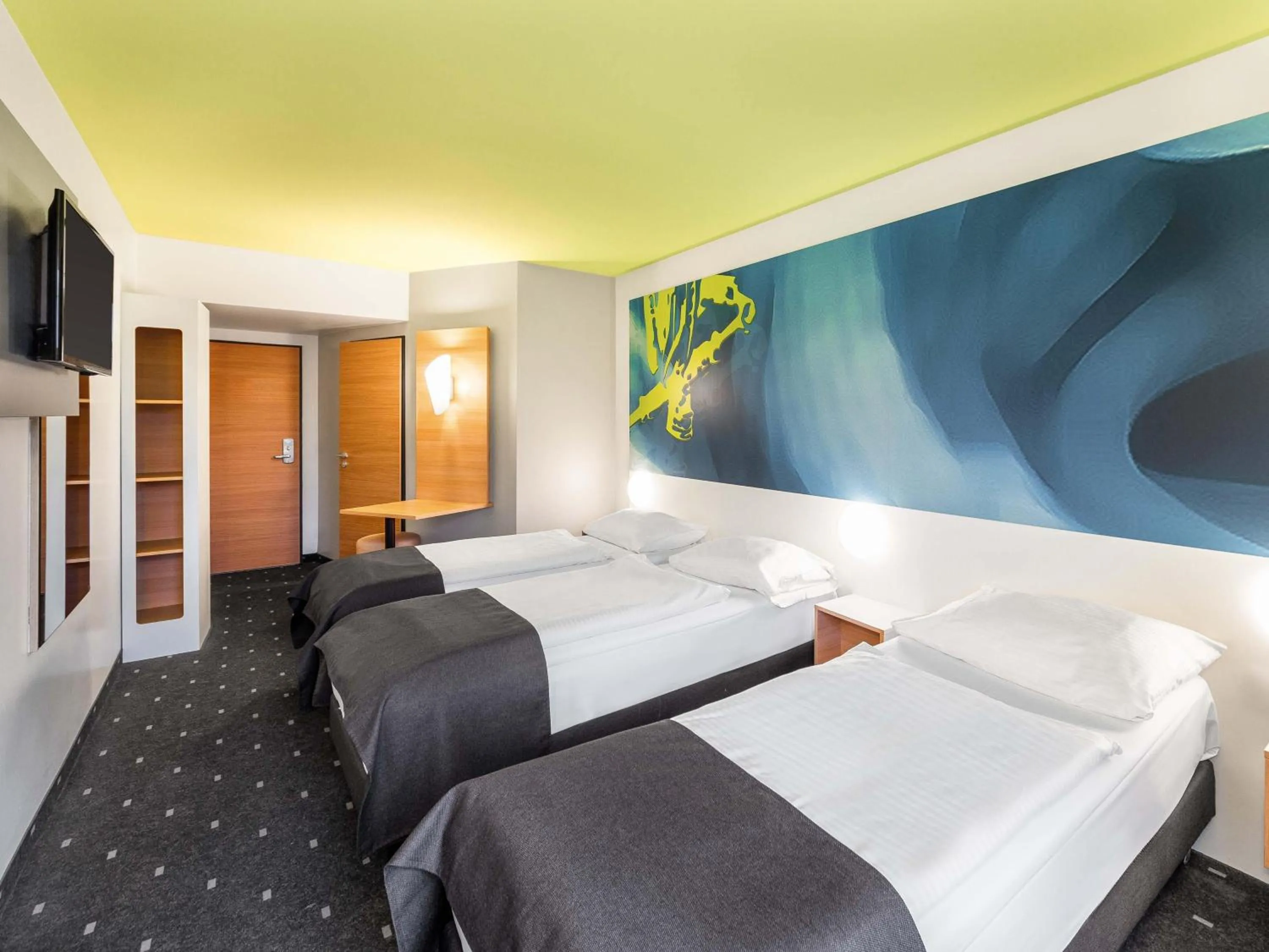 Photo of the whole room, Bed in B&B Hotel Krefeld-City