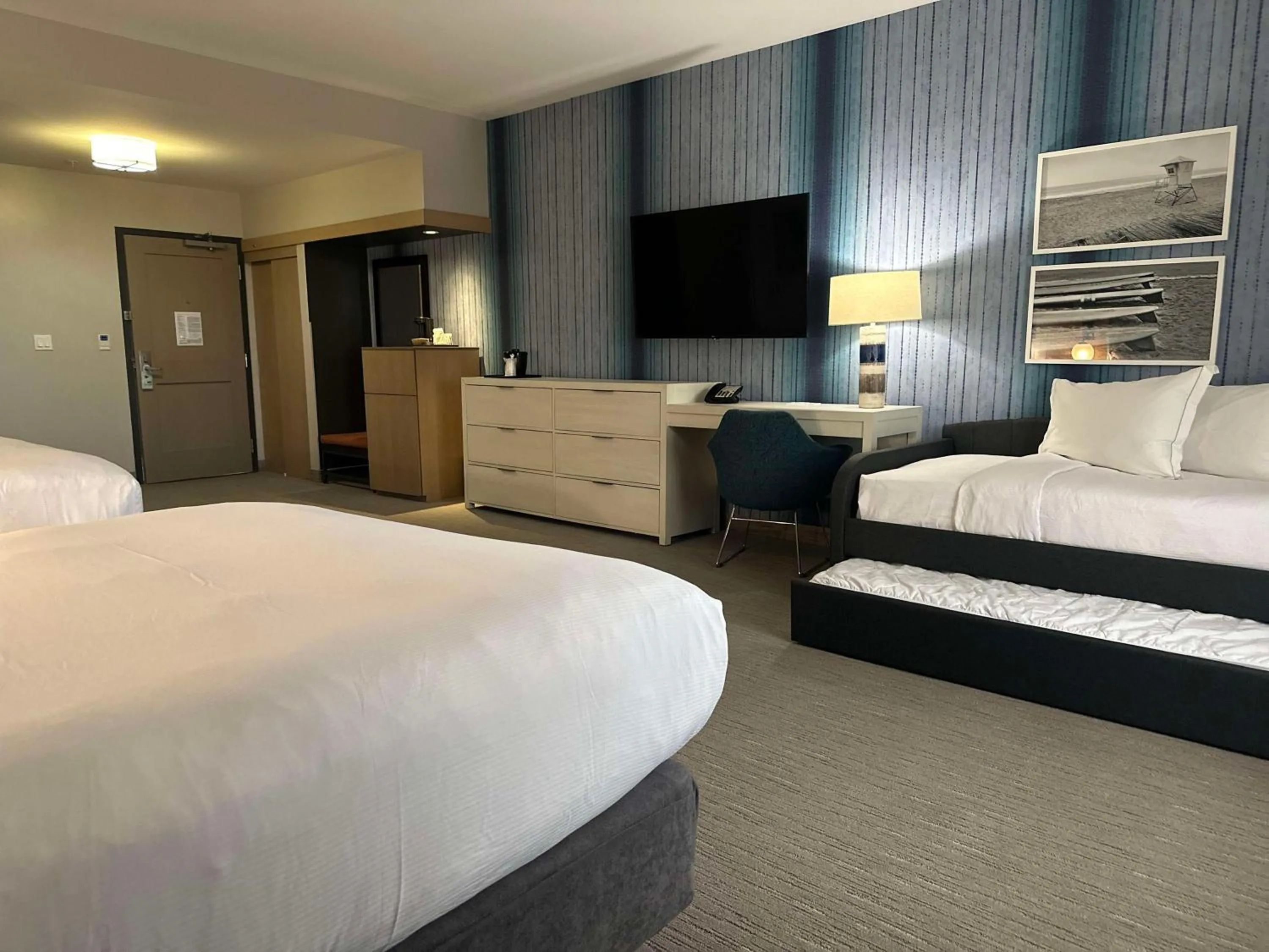 Bed in SunCoast Hotel Anaheim, Tapestry Collection by Hilton