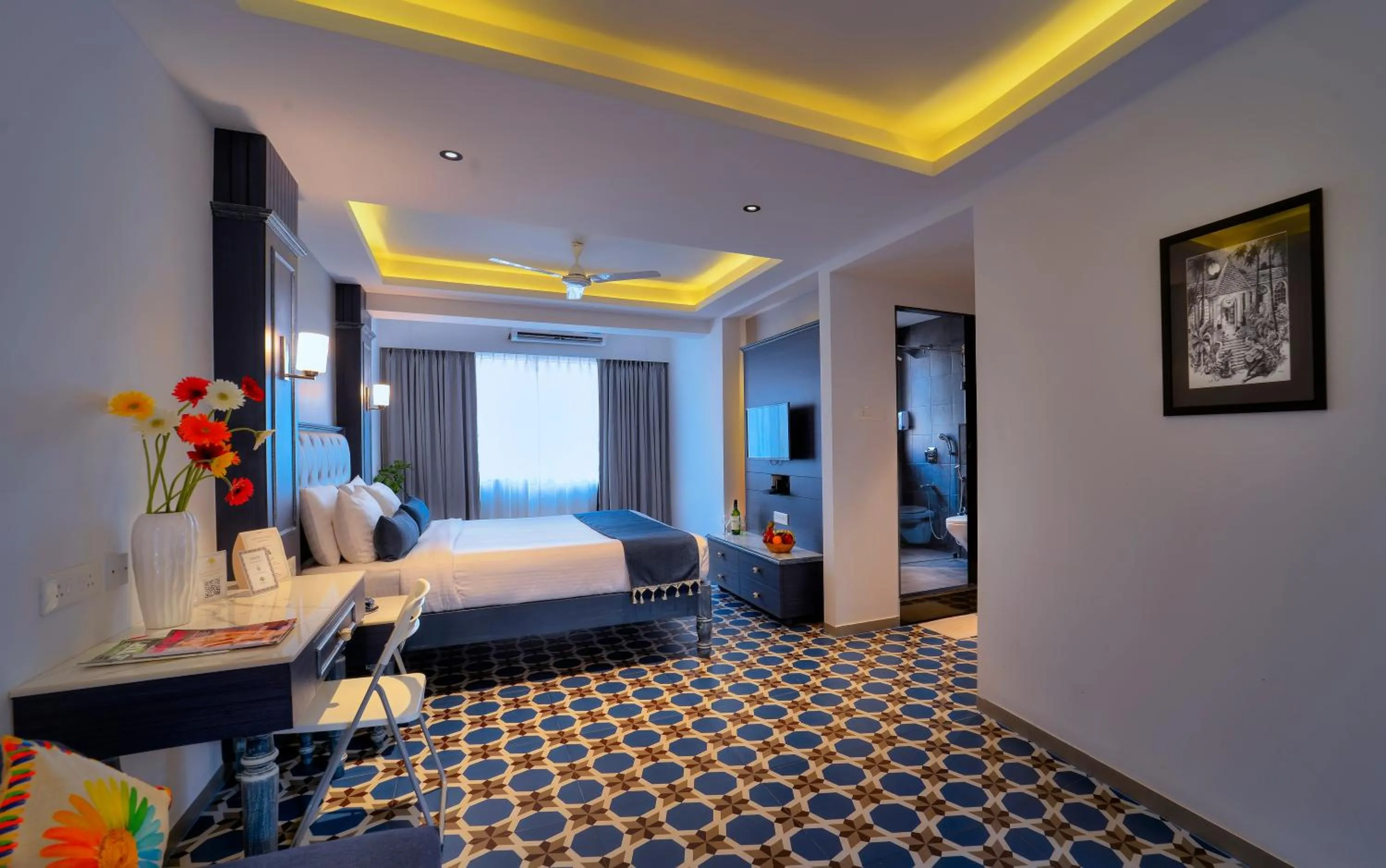 Photo of the whole room, Bed in TreeHouse Nova